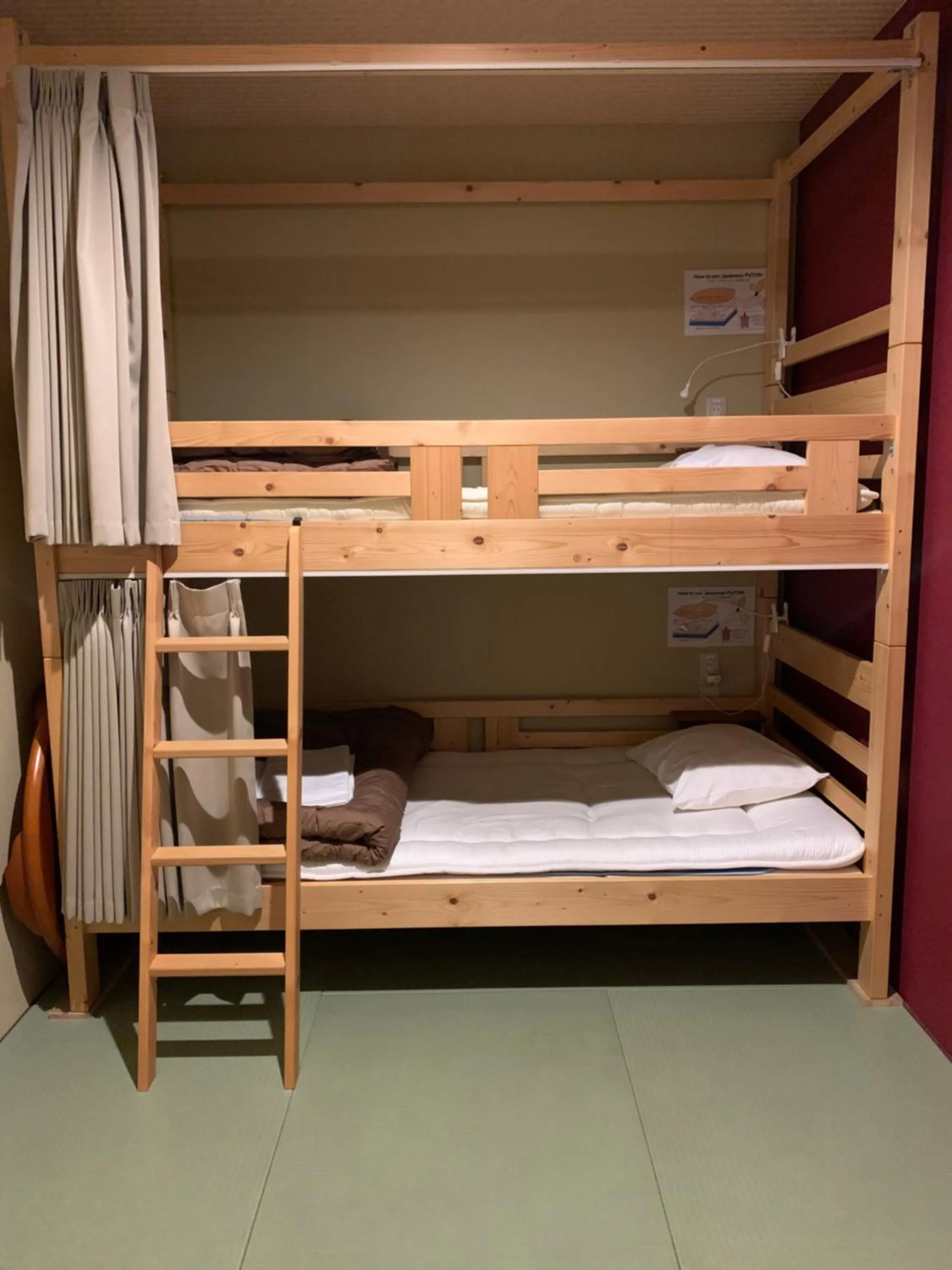 Bed in BEPPU ROJIURA stay&sauna