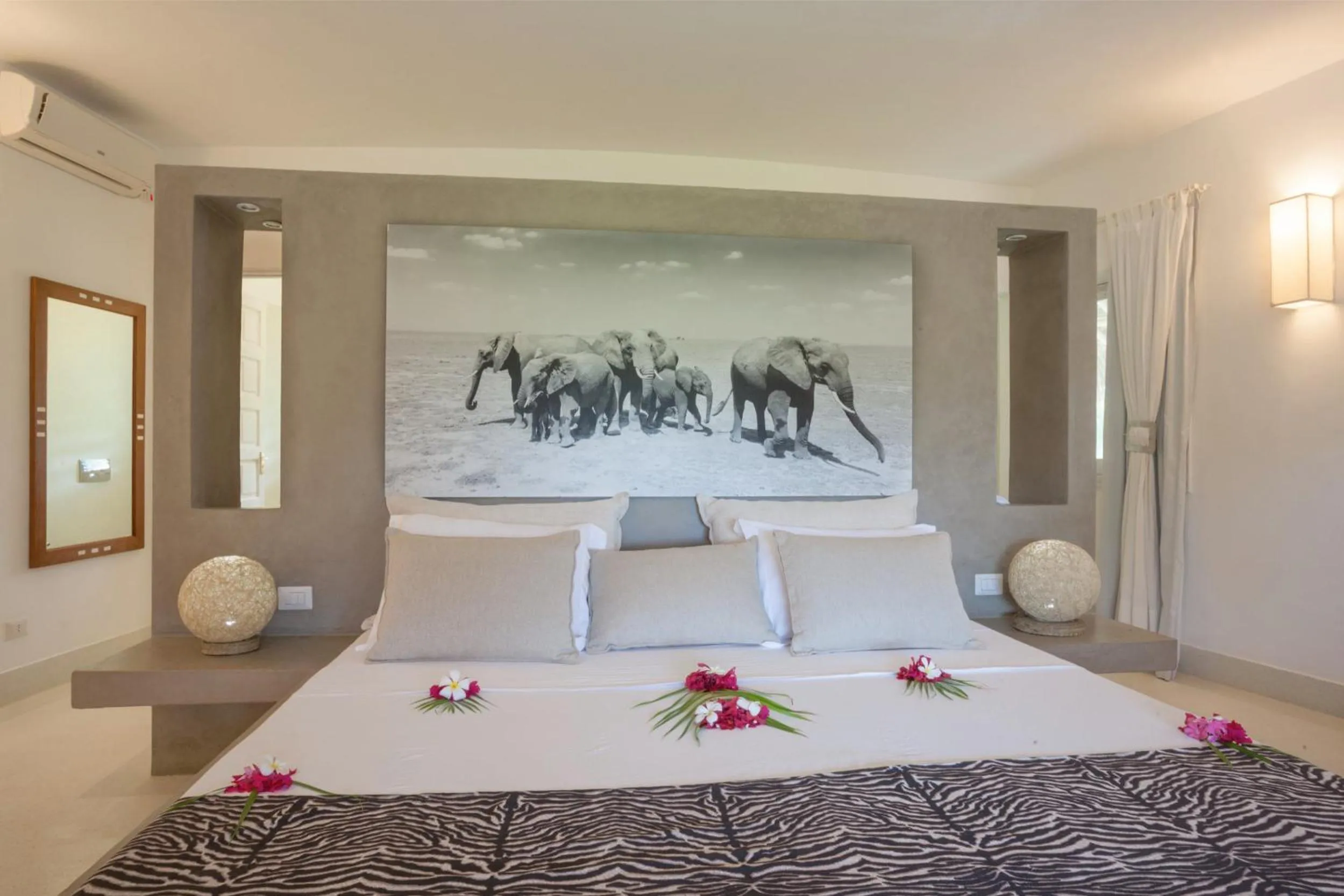 Photo of the whole room, Bed in The Kasa Malindi