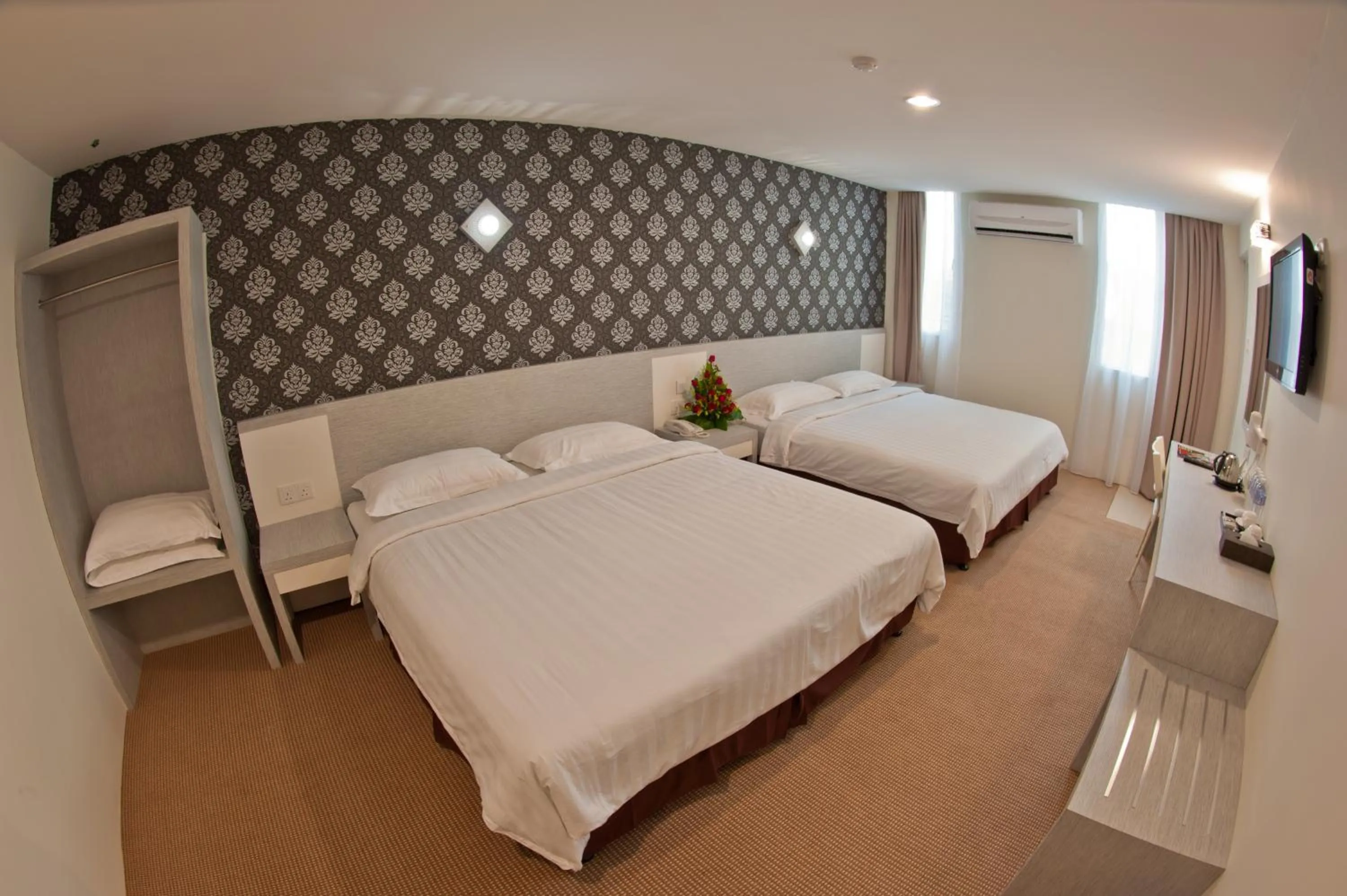 Photo of the whole room, Bed in De Spring Hotel