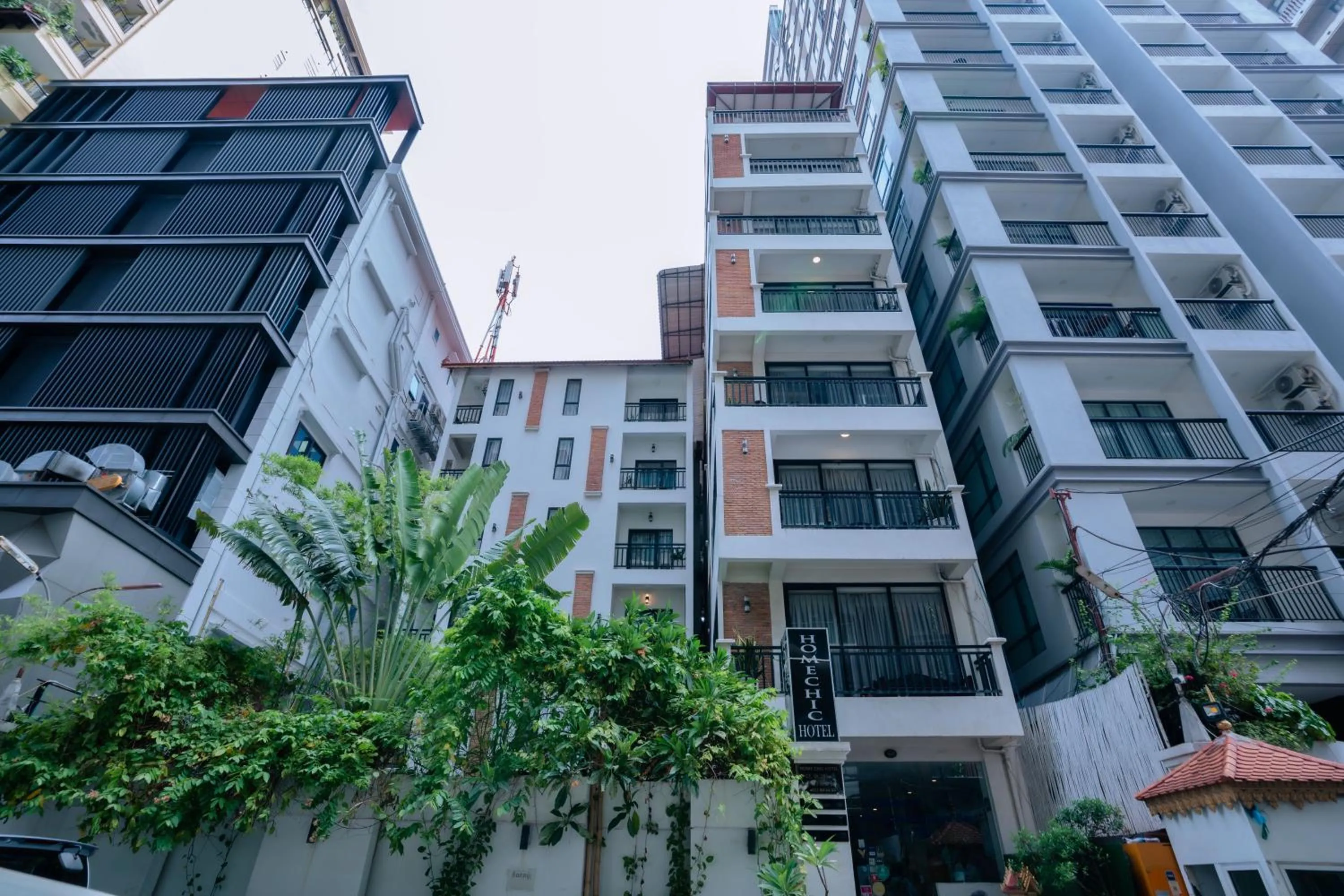 Property building in Home Chic Hotel