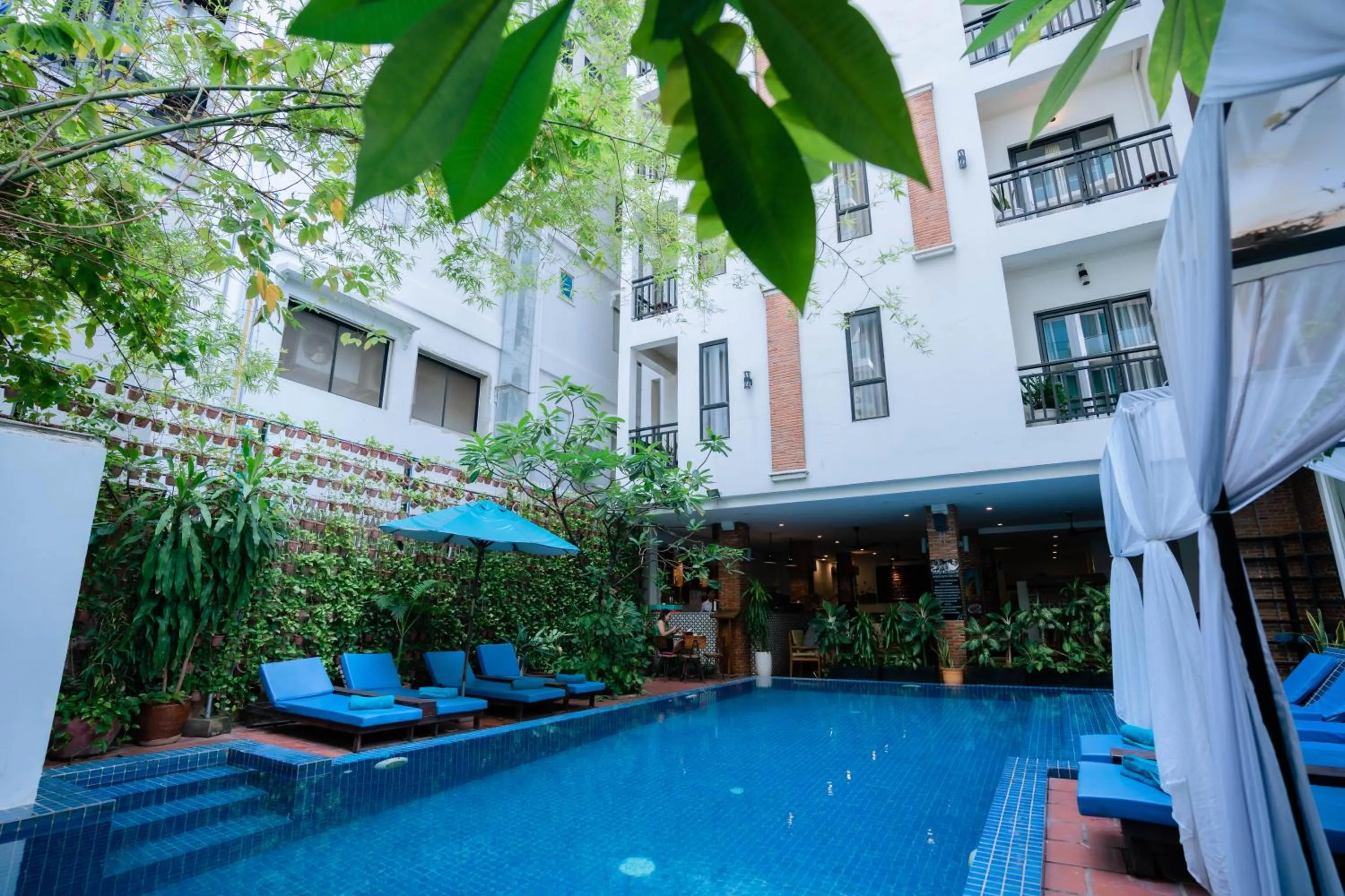 Swimming pool in Home Chic Hotel