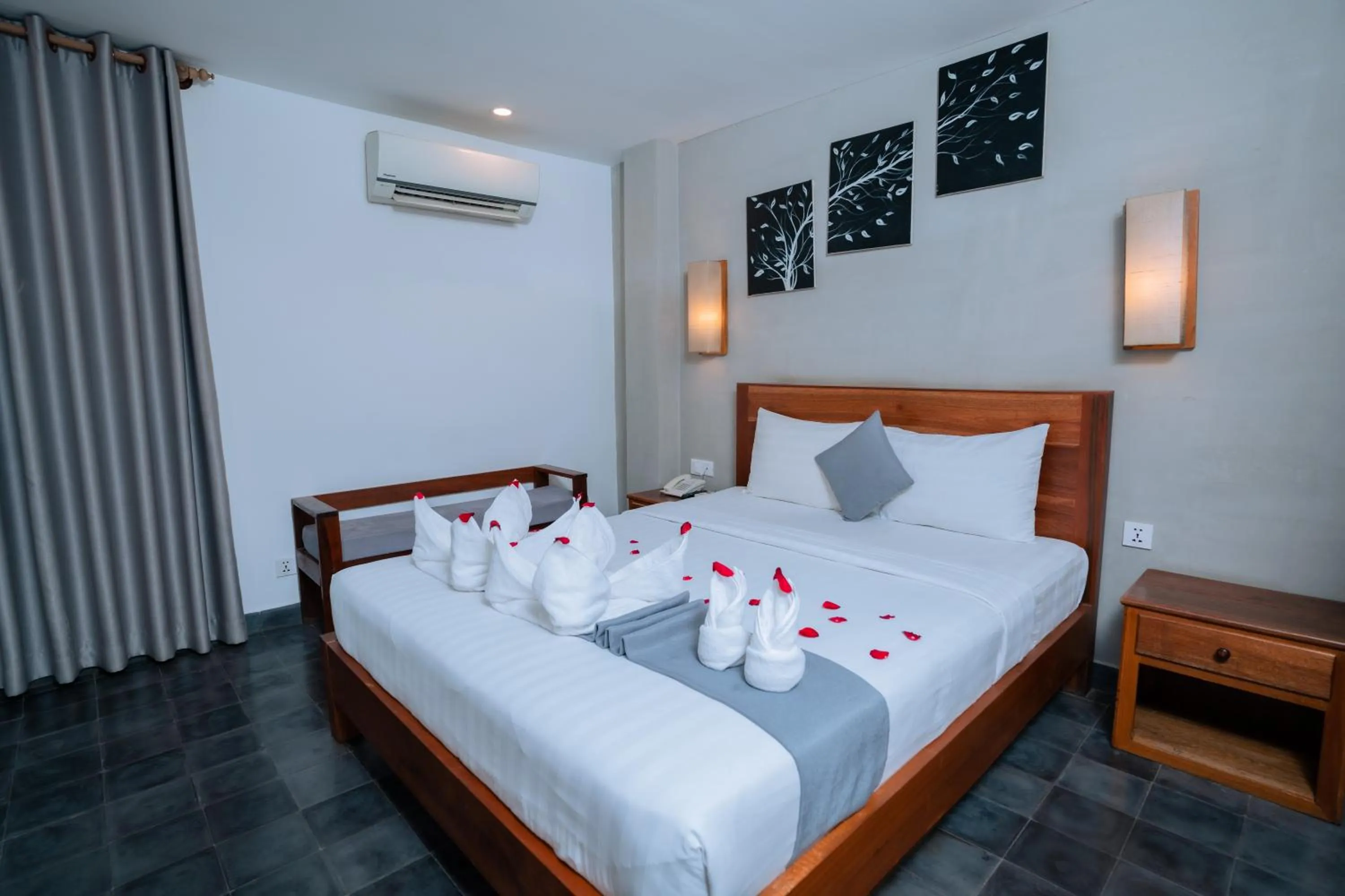 Bed in Home Chic Hotel