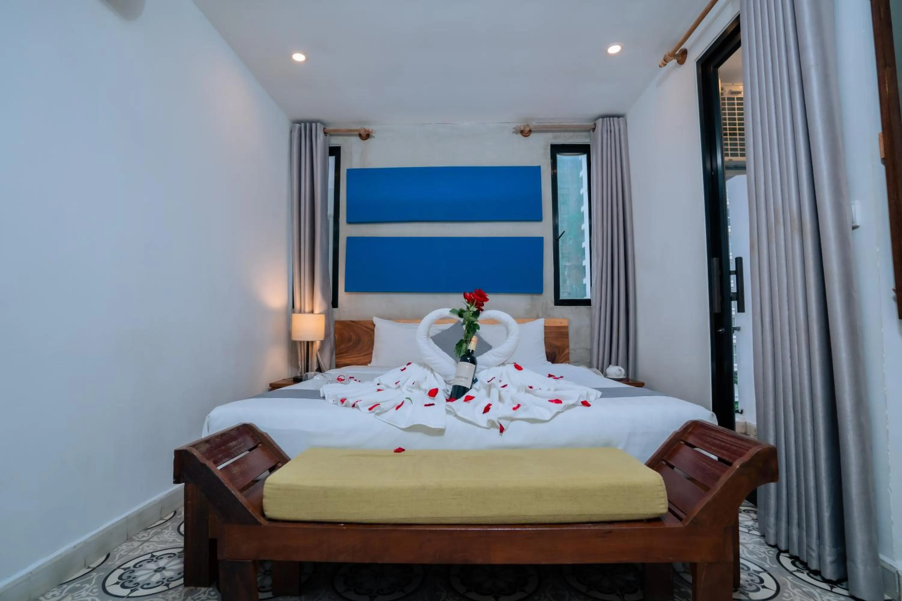 Bed in Home Chic Hotel