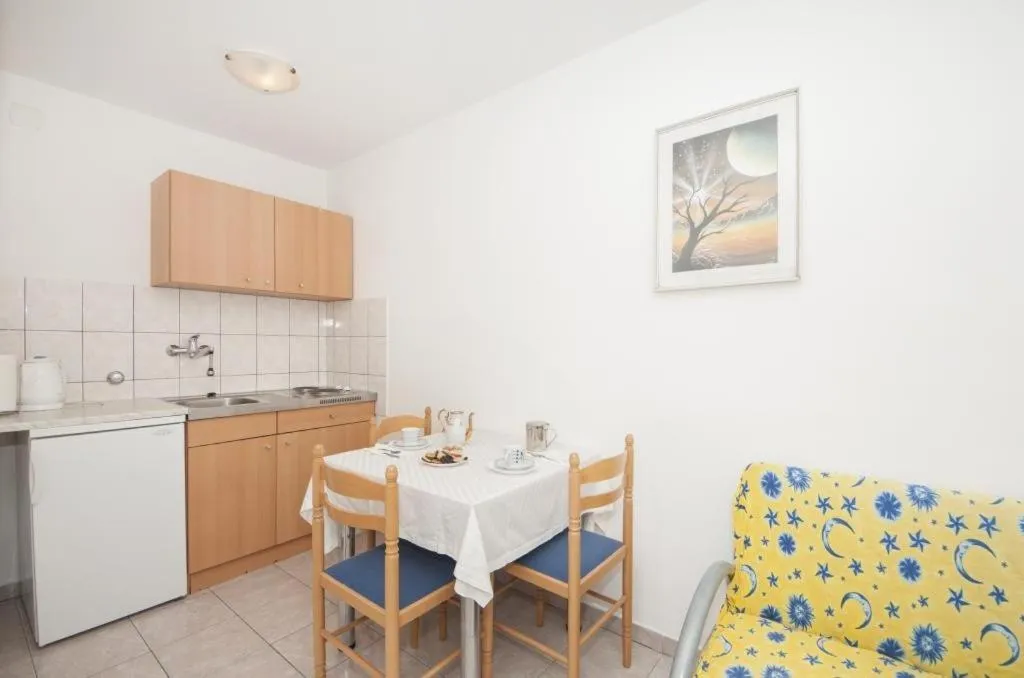 Kitchen or kitchenette in Apartments Jasenka Supetar ST