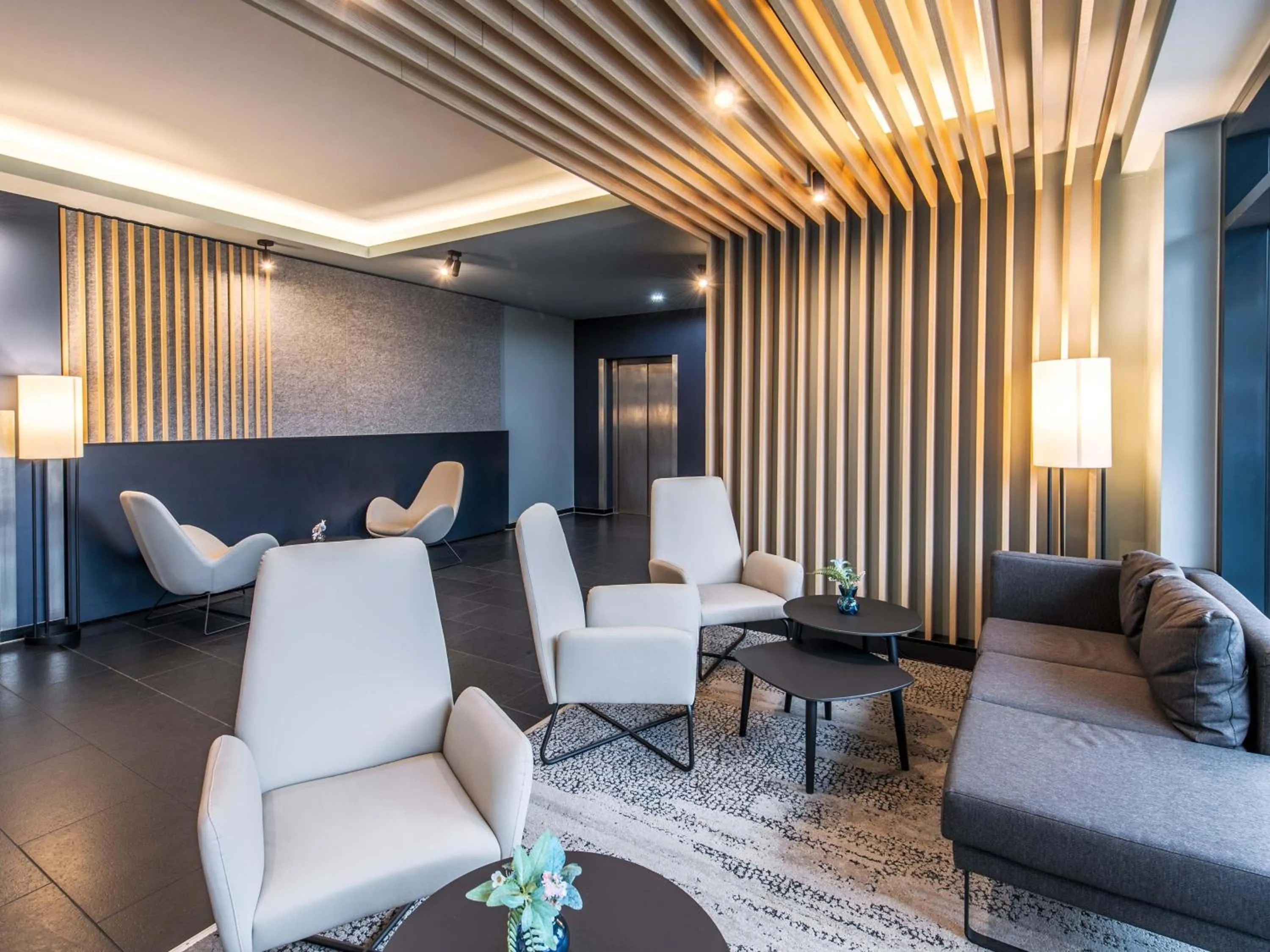 Lobby or reception in B&B Hotel München-Olympiapark