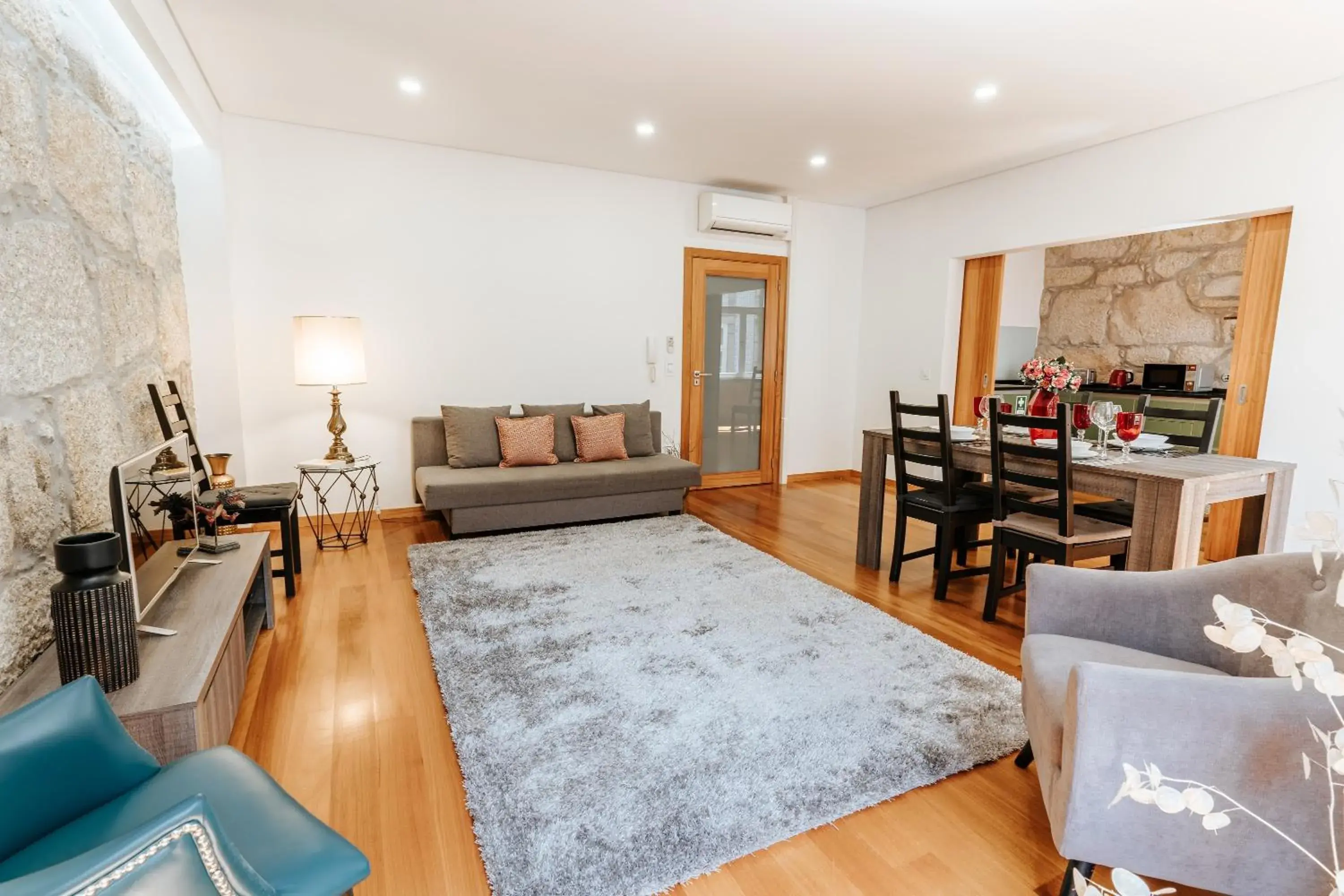Two-Bedroom Apartment in Authentic Porto Apartments Two-Bedroom Apartment in Authentic Porto Apartments