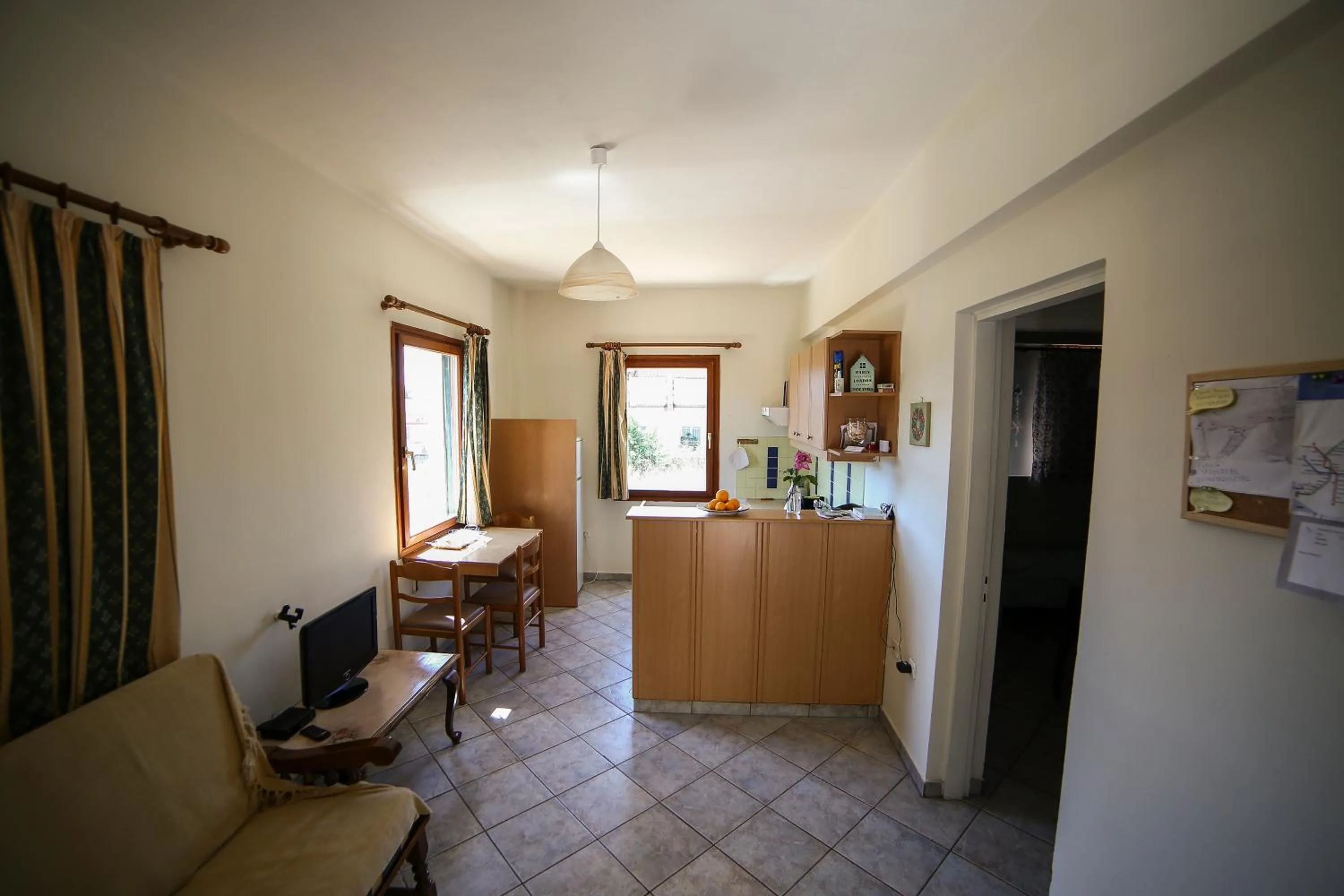 Photo of the whole room in Elena's House