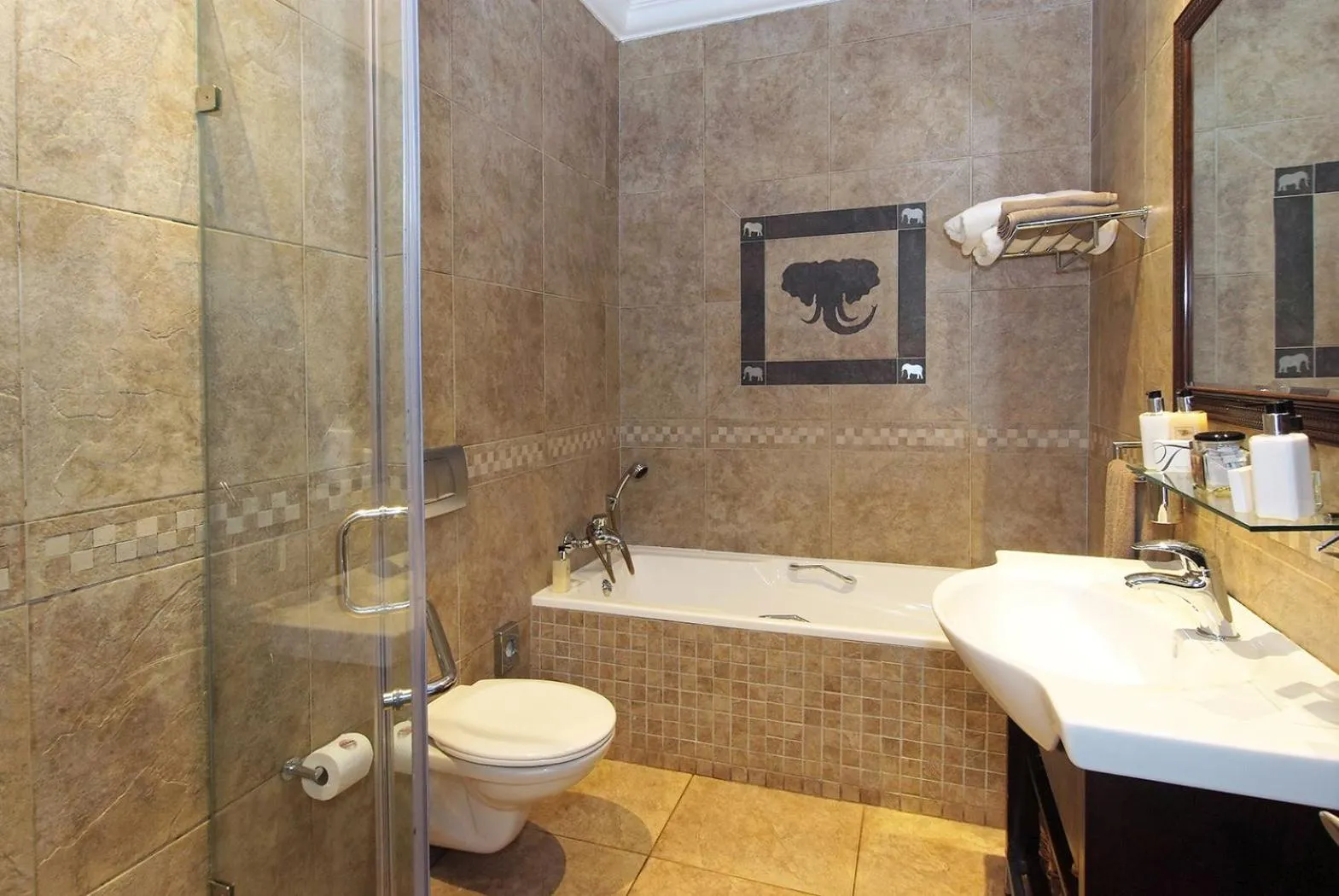 Shower in uShaka Manor Guest House