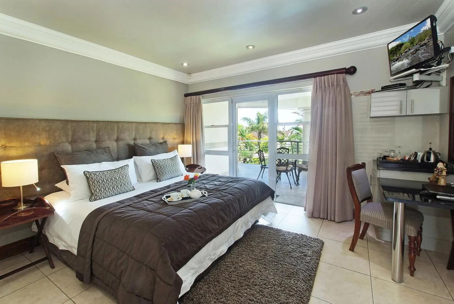 TV and multimedia, Bed in uShaka Manor Guest House