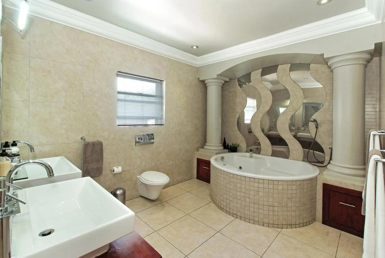 Toilet in uShaka Manor Guest House