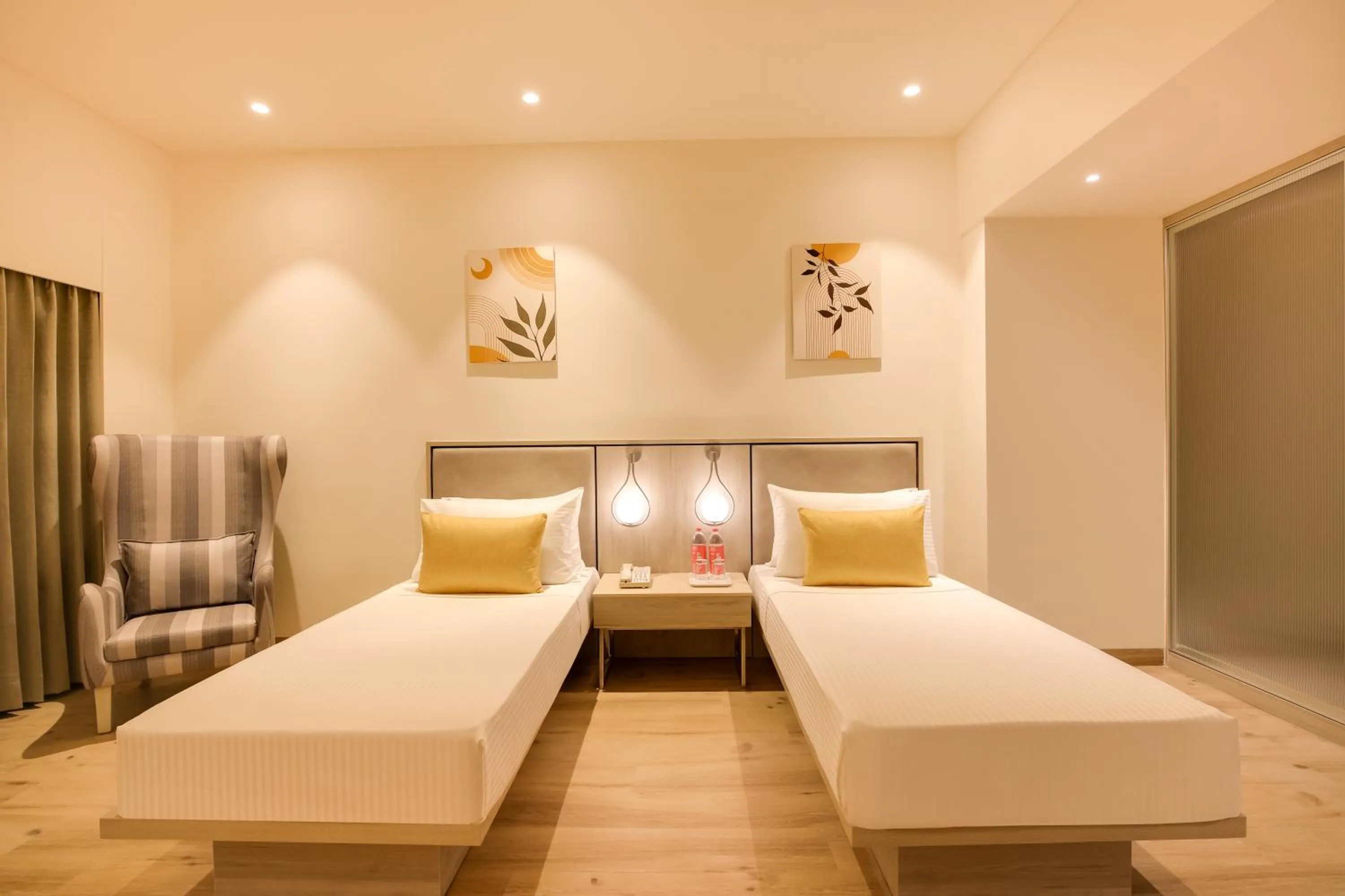 Bedroom, Bed in Lemon Tree Hotel, Jamnagar