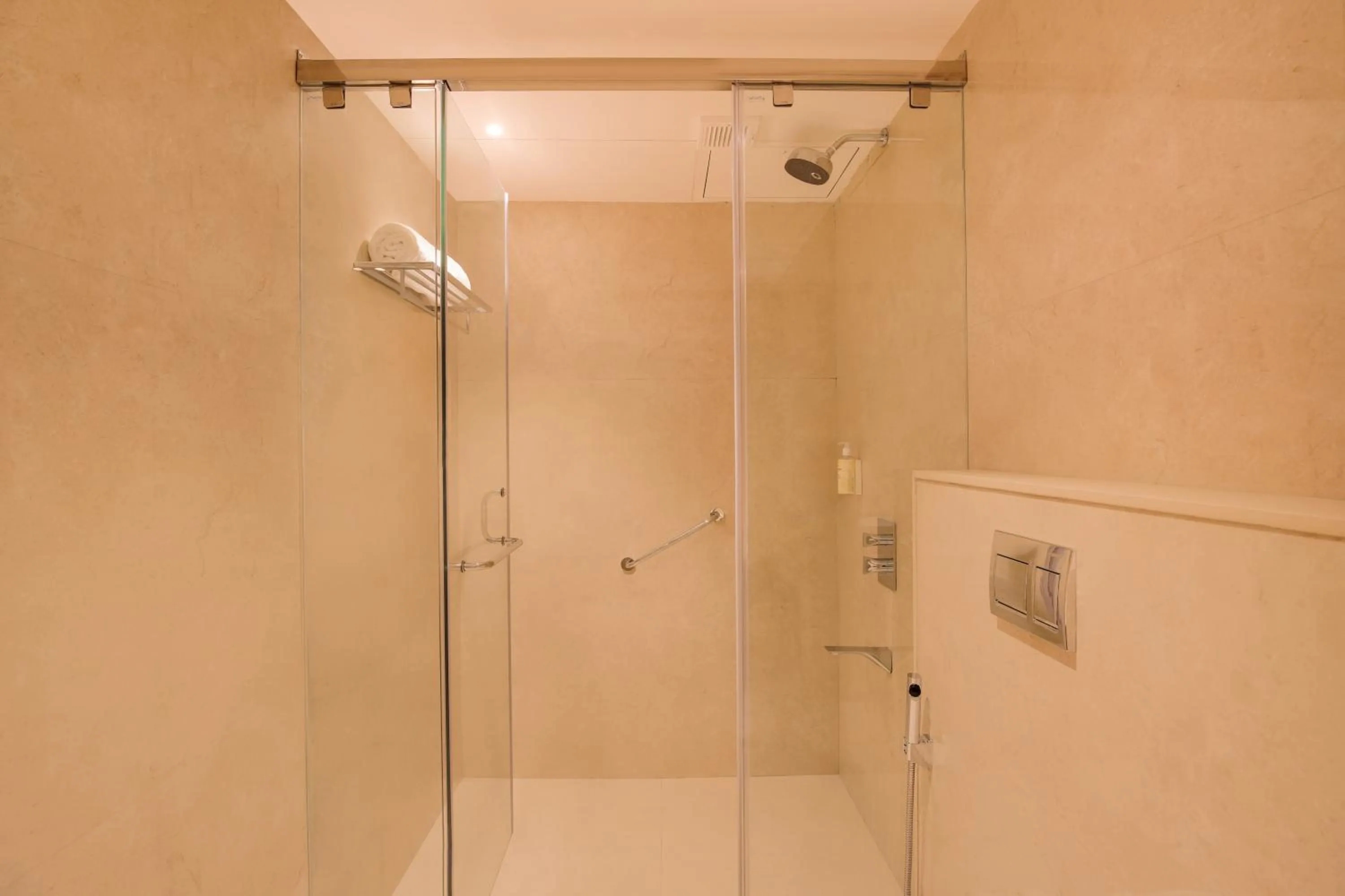 Bathroom in Lemon Tree Hotel, Jamnagar