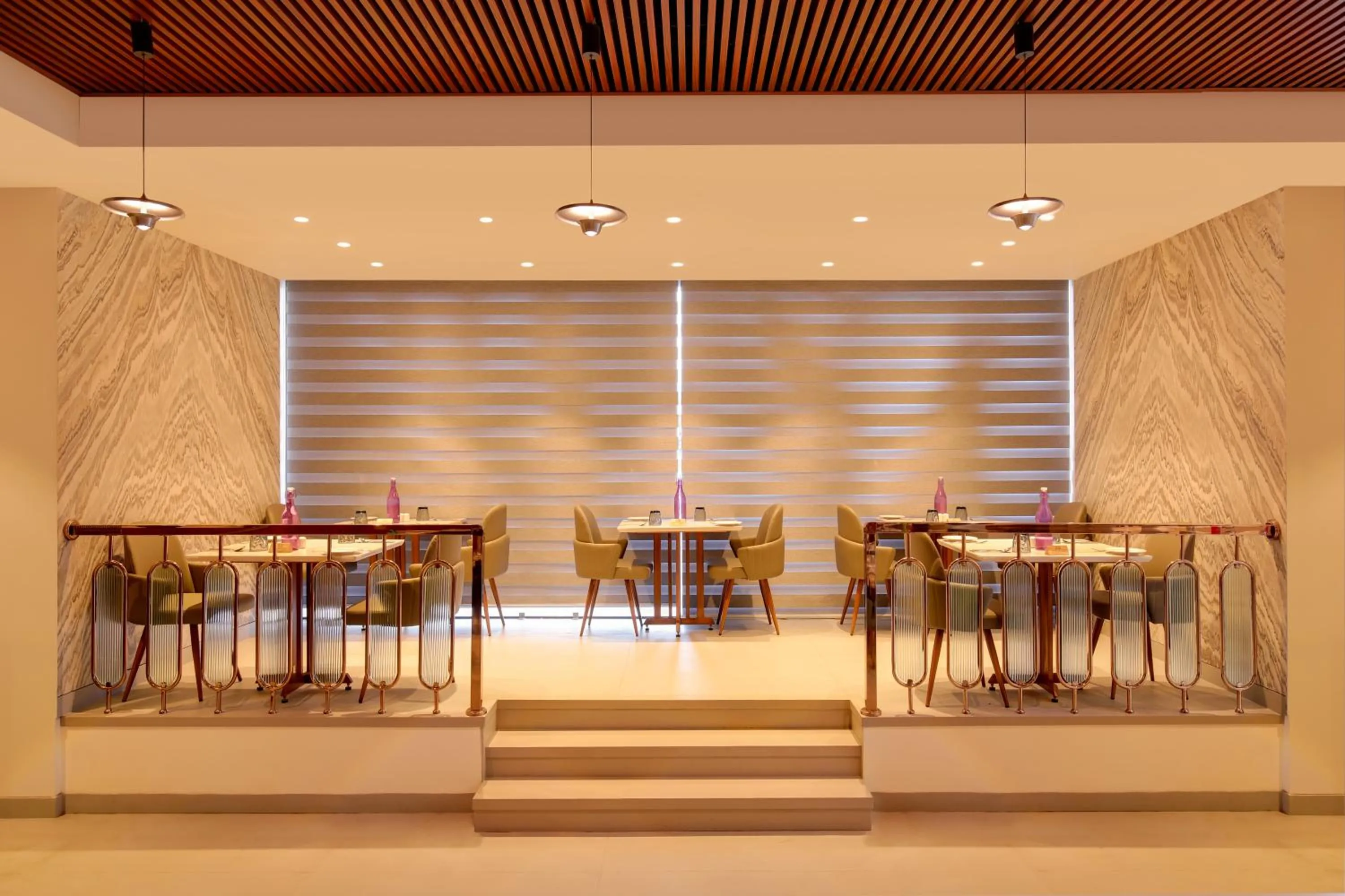 Restaurant/places to eat in Lemon Tree Hotel, Jamnagar