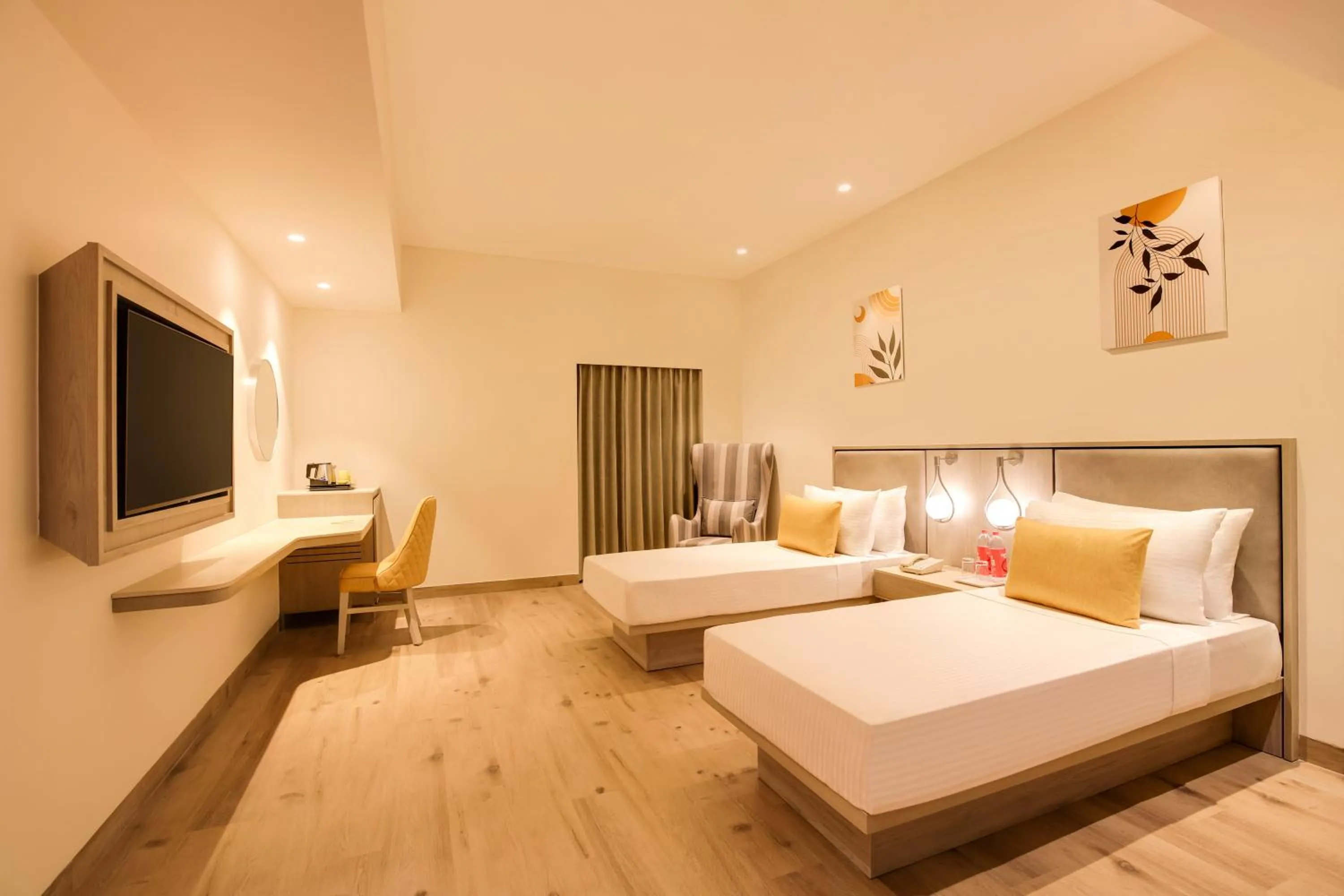 Bedroom, Bed in Lemon Tree Hotel, Jamnagar