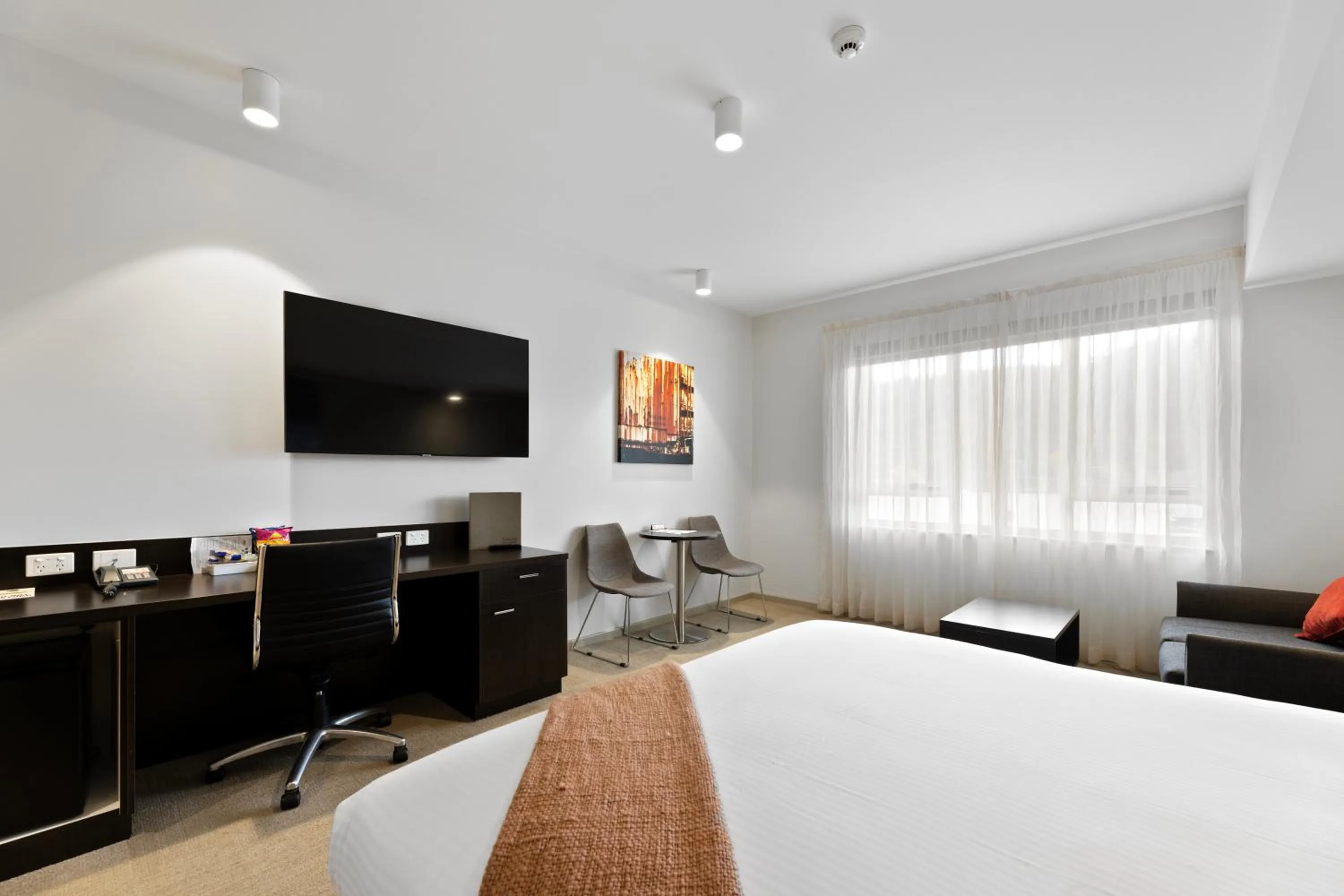 Bed in Lithgow Workies Club Motel