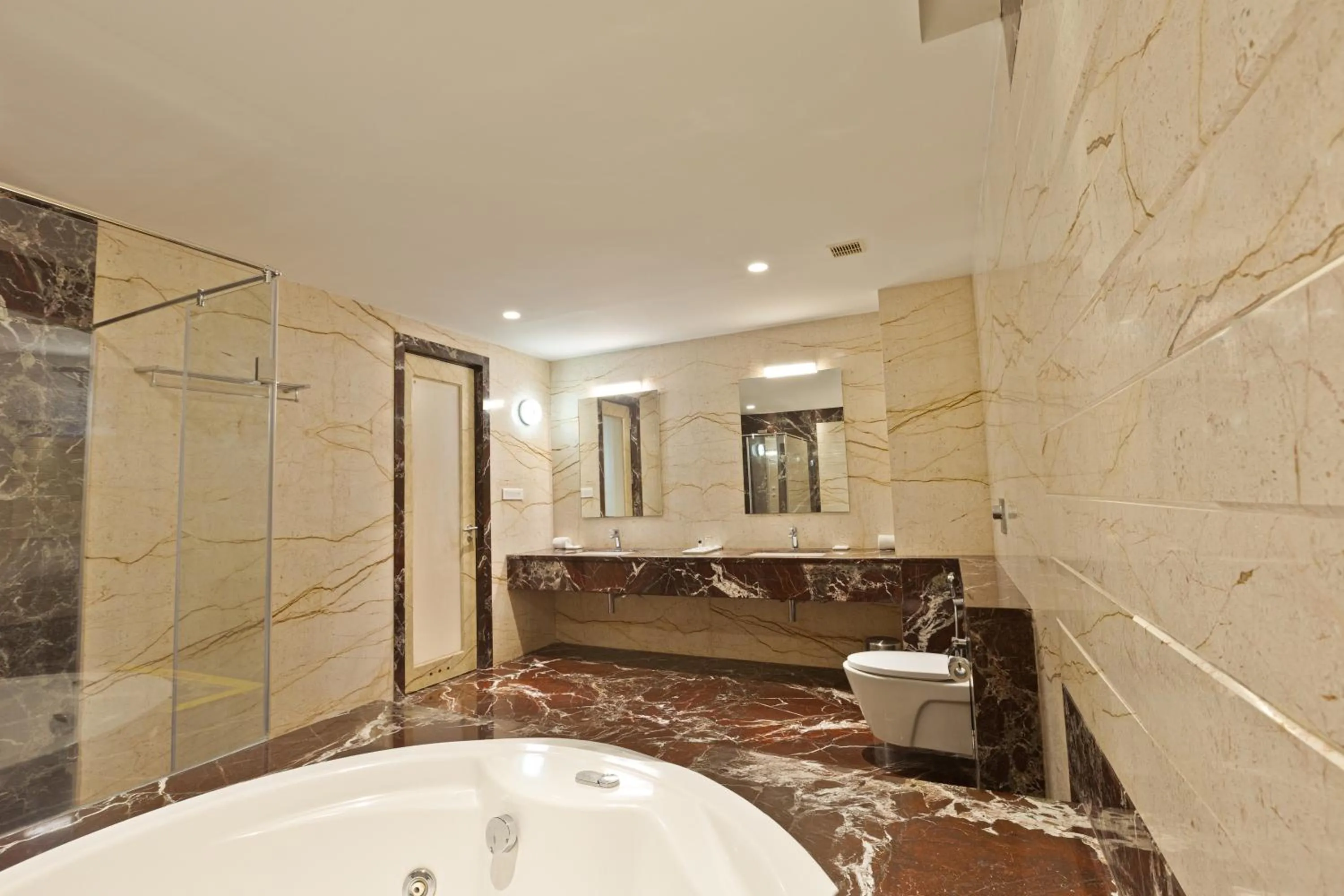 Toilet in CJ Pallazzio,Salem