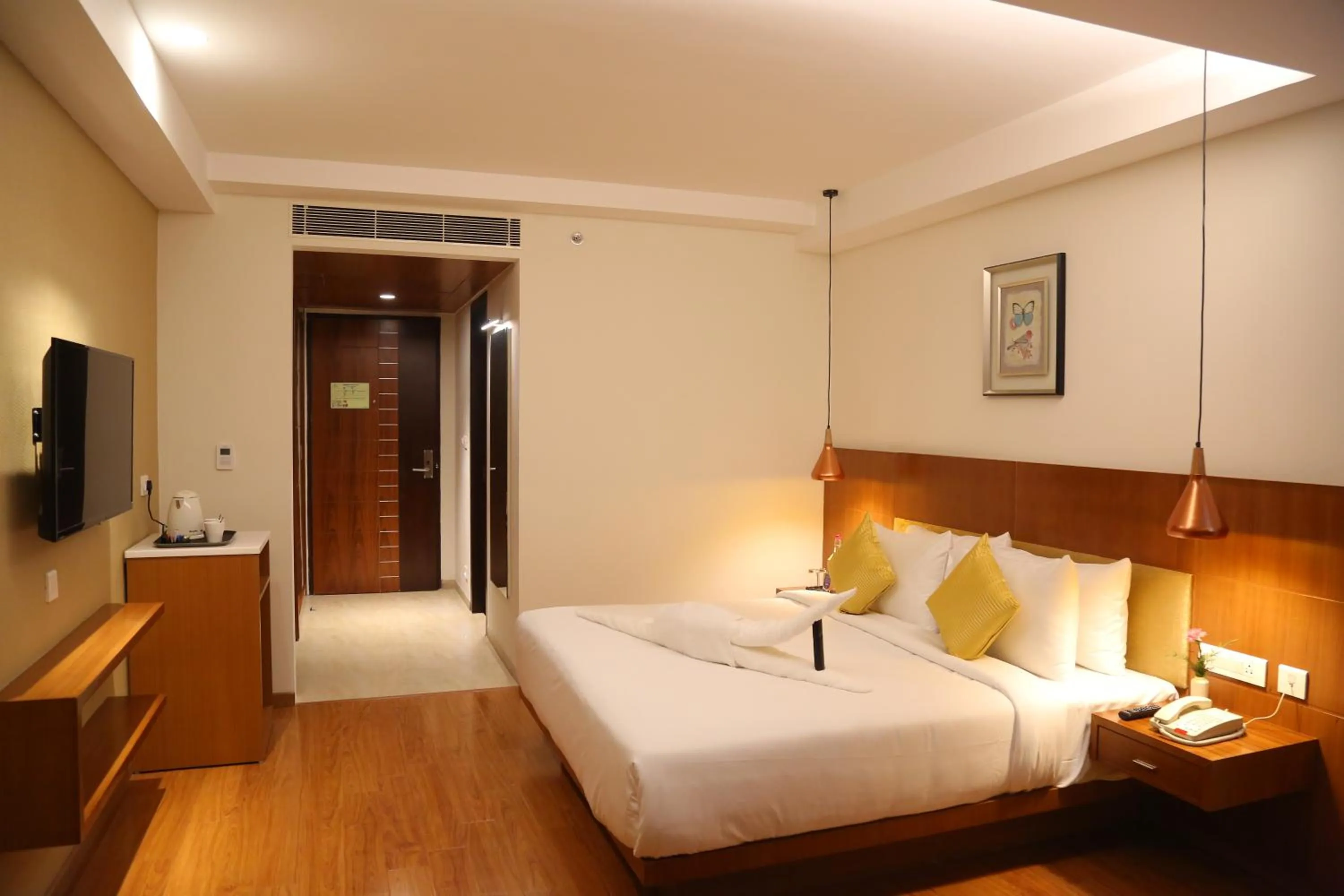 Bedroom, Bed in CJ Pallazzio,Salem