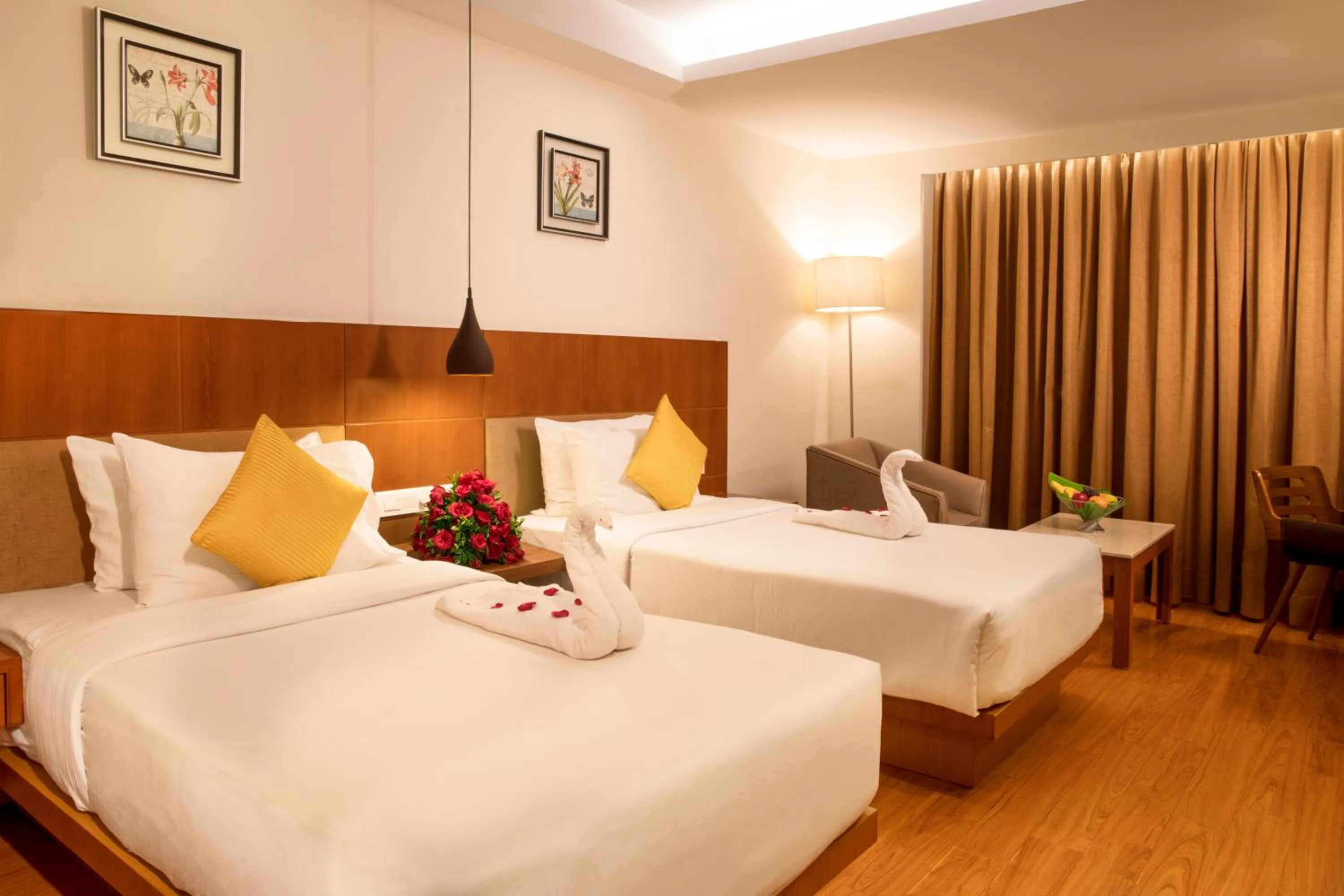 Bedroom, Bed in CJ Pallazzio,Salem