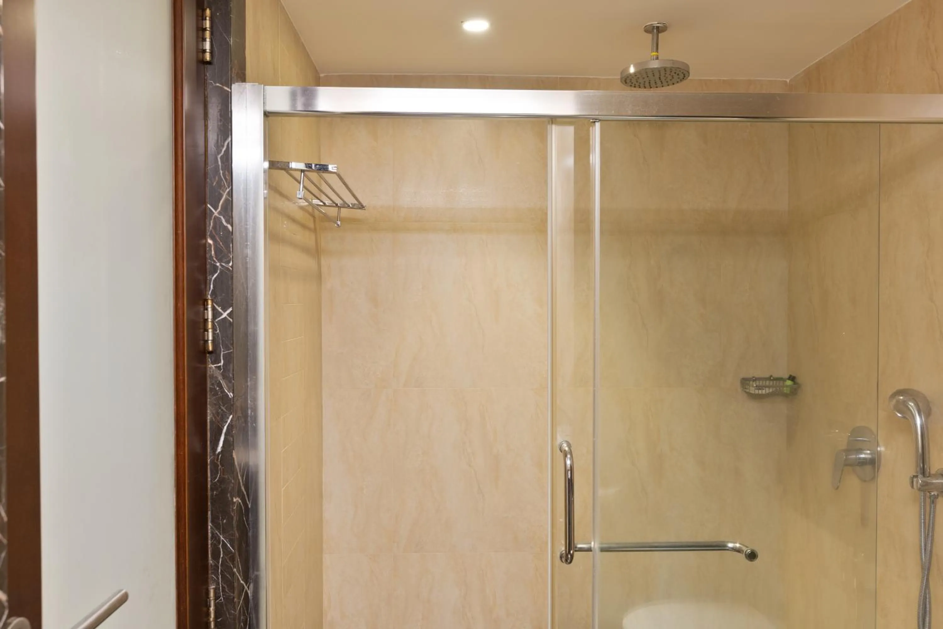 Shower in CJ Pallazzio,Salem