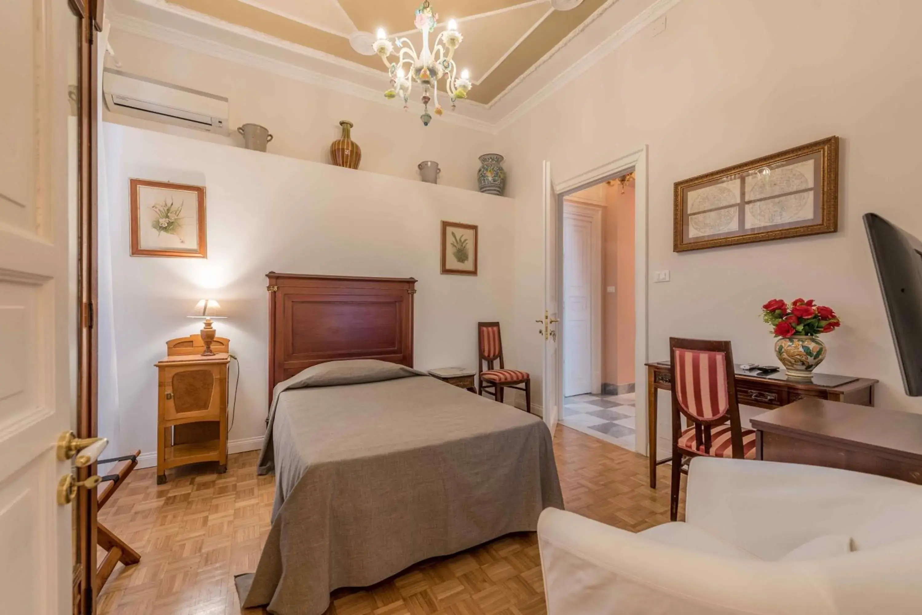 Single Room with Private Bathroom - single occupancy in Palazzo Benso Single Room with Private Bathroom - single occupancy in Palazzo Benso