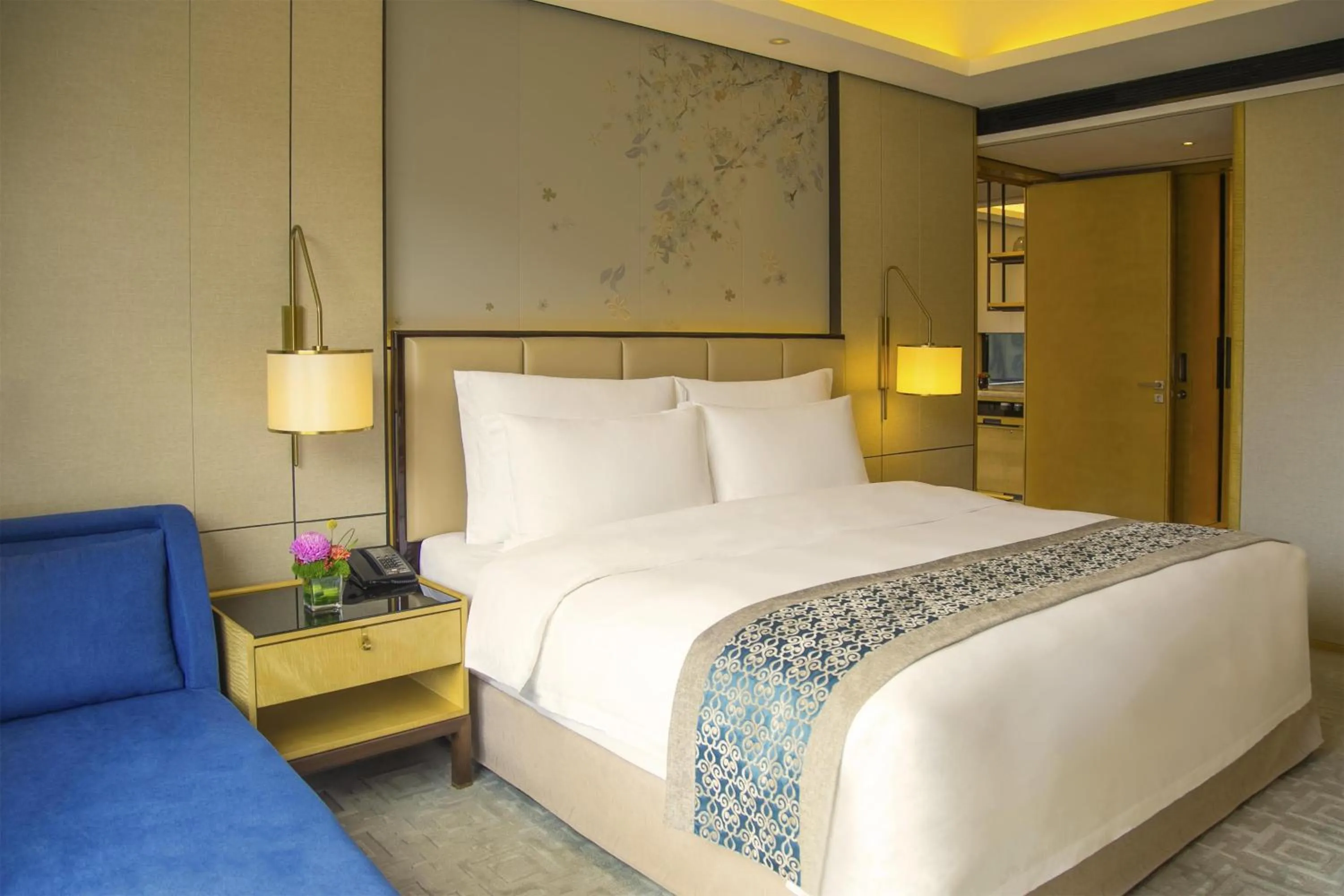 Photo of the whole room, Bed in Kempinski Hotel Fuzhou