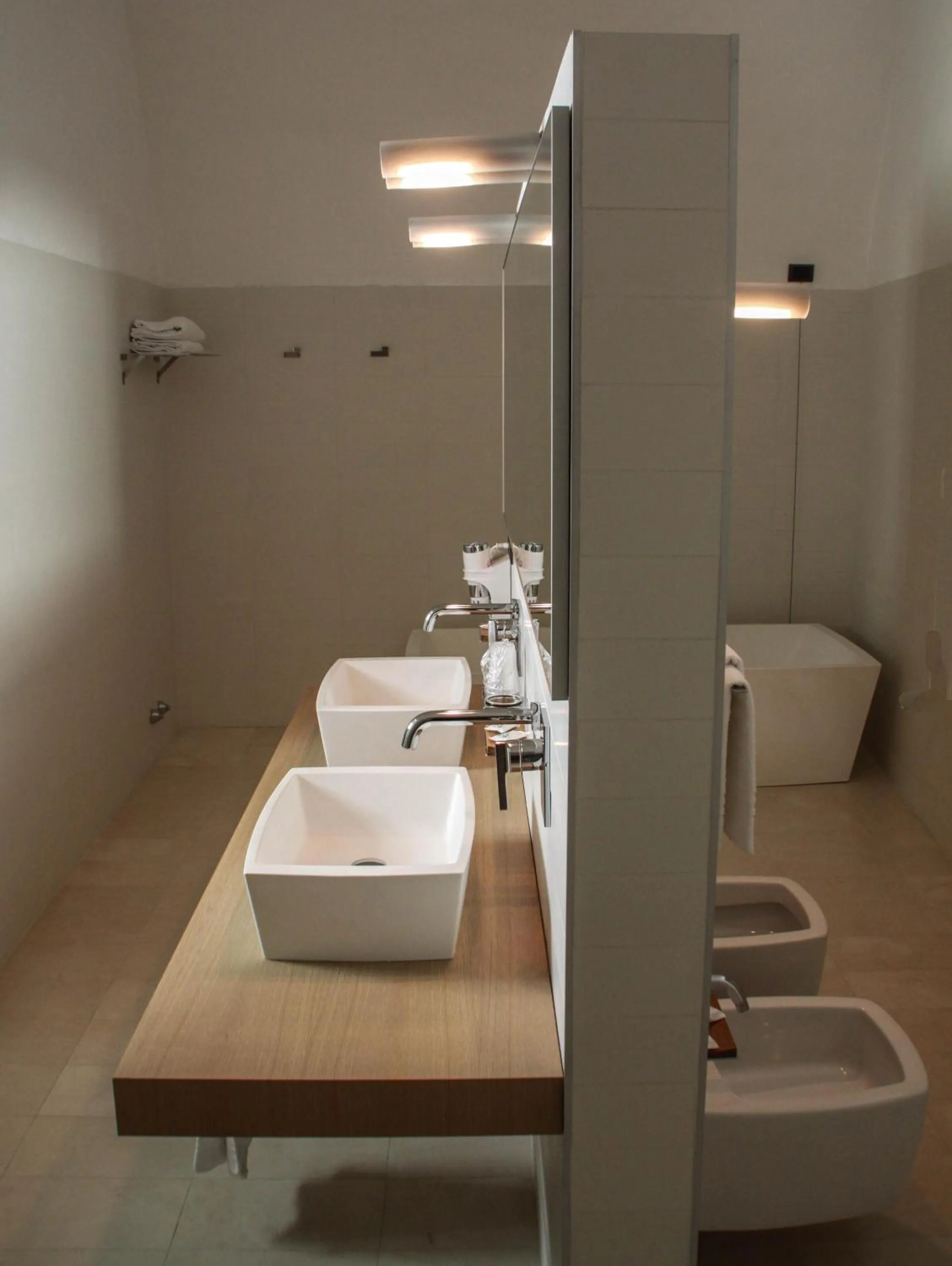 Bathroom in Hotel Cavour Et Des Officiers