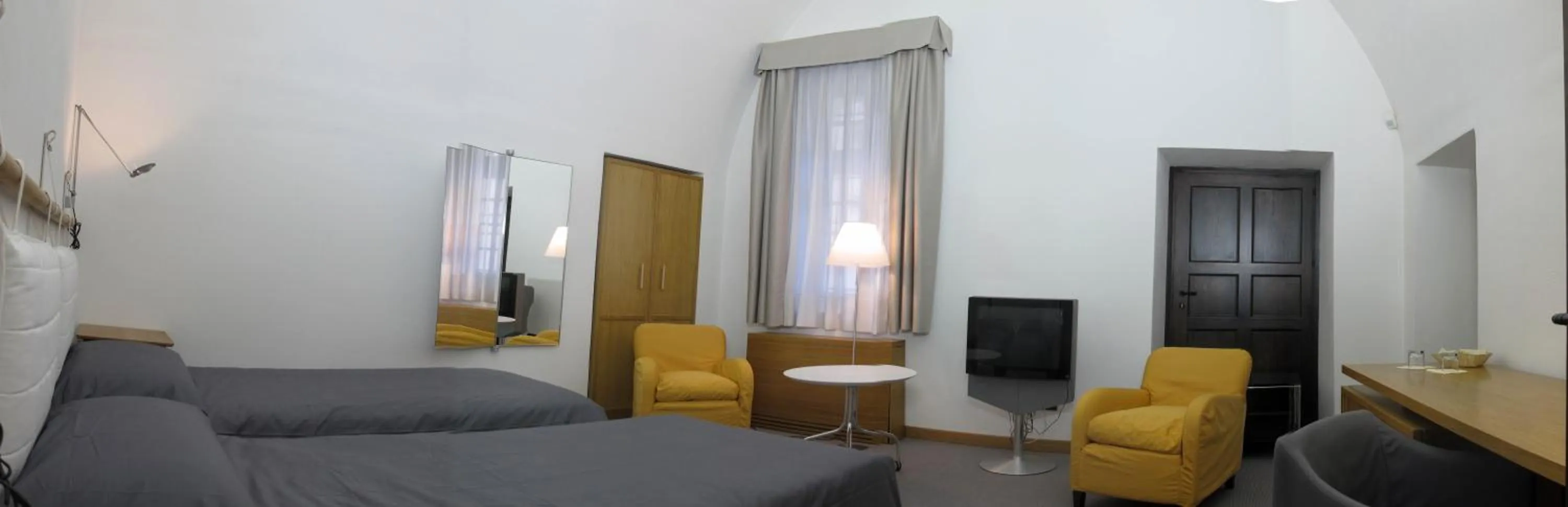 Bed in Hotel Cavour Et Des Officiers