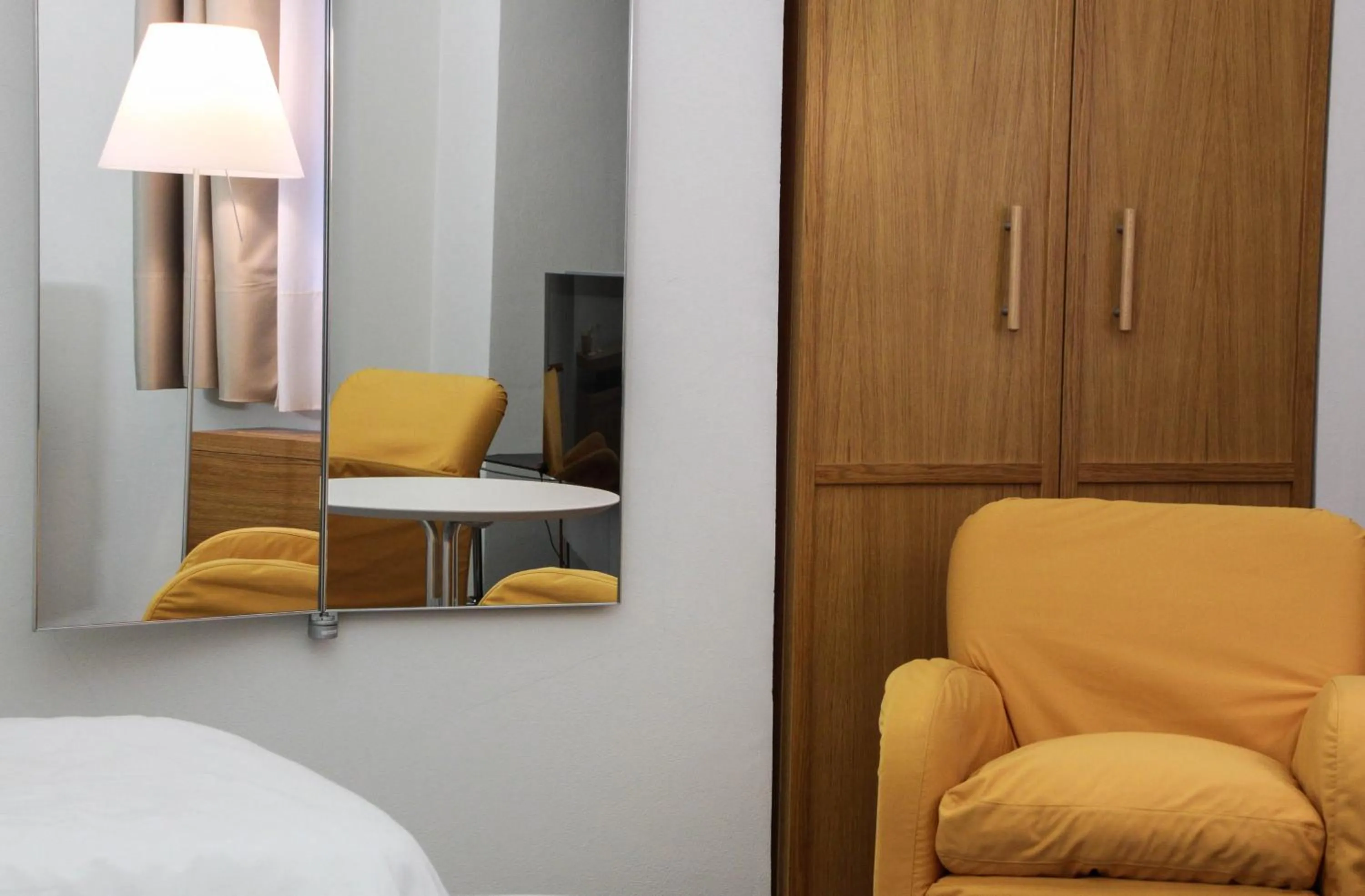 Bedroom in Hotel Cavour Et Des Officiers