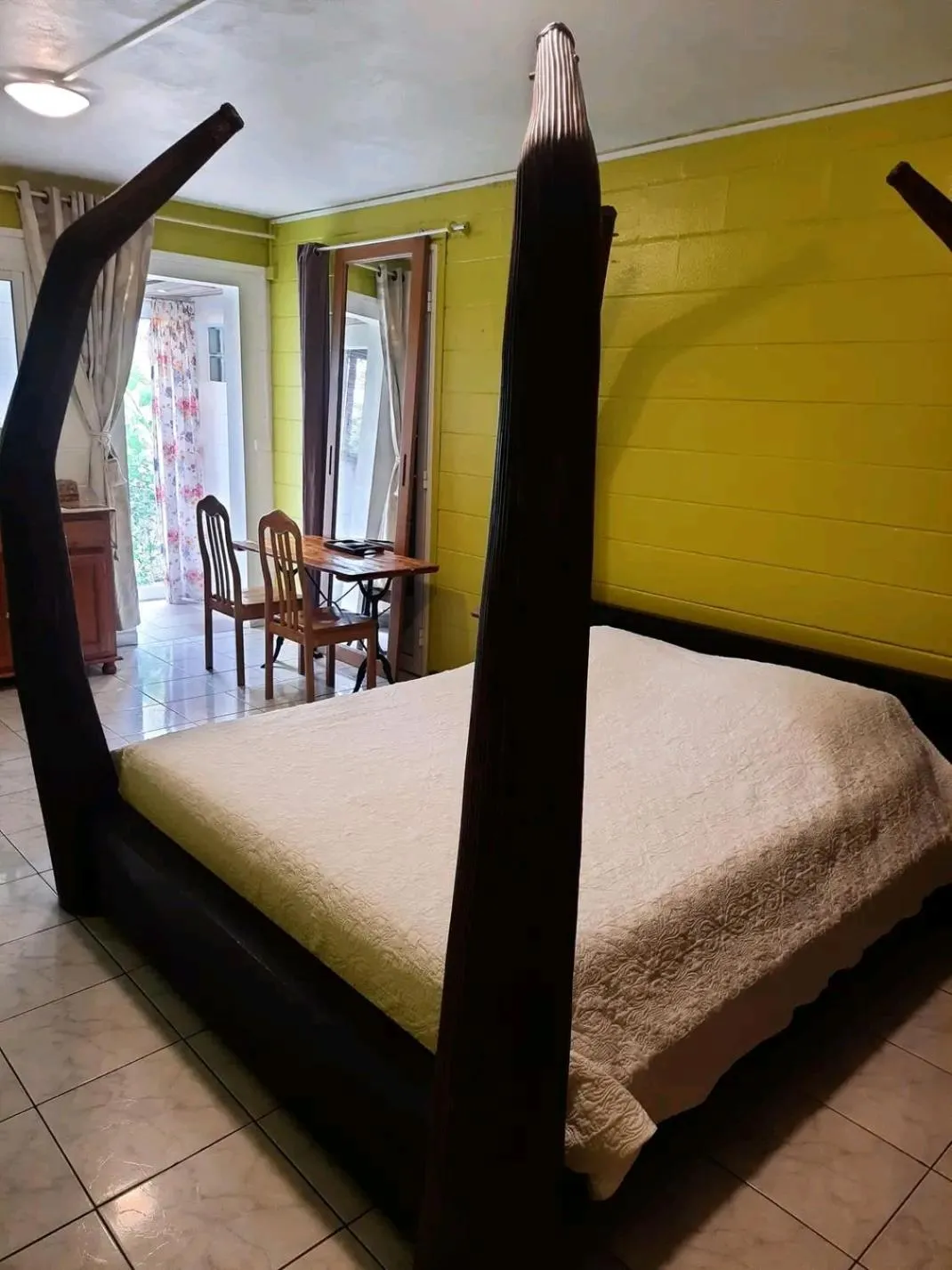 Bed in L'Arbre de Vie