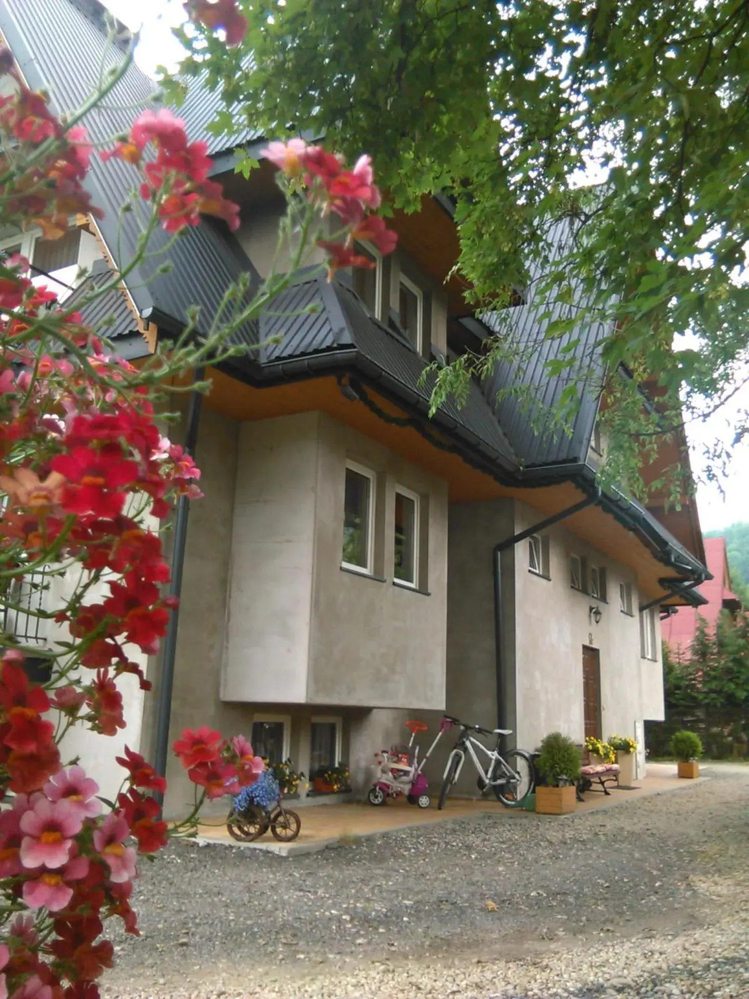 Facade/entrance in Willa Trebunia Facade/entrance in Willa Trebunia