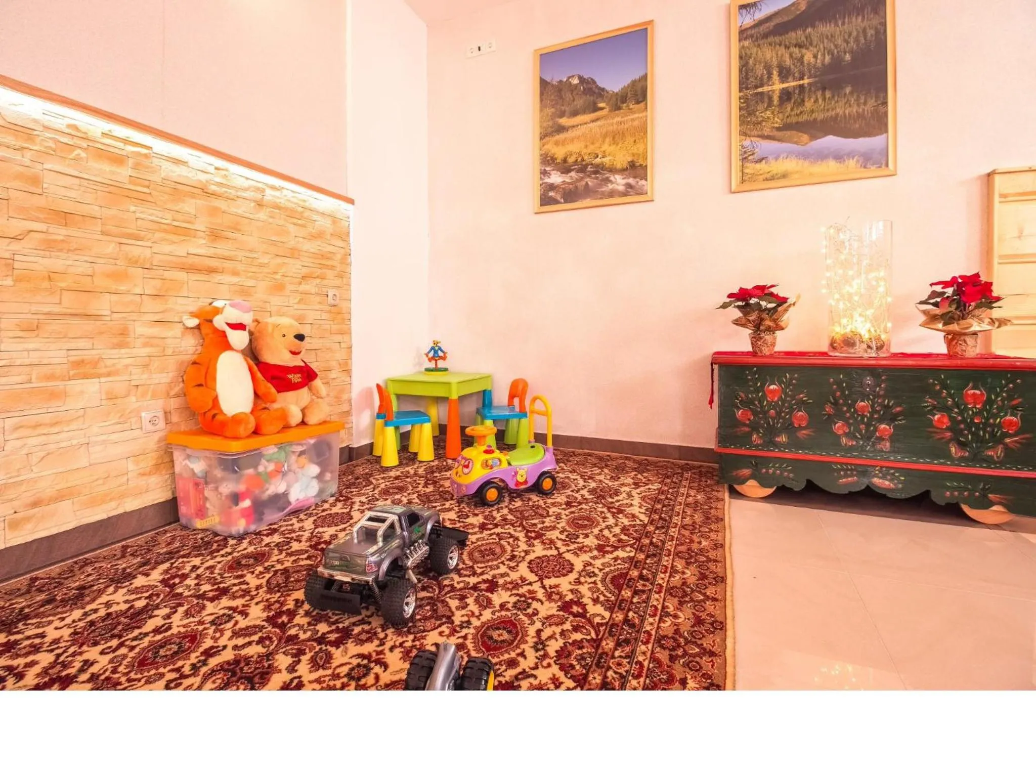 Communal lounge/ TV room in Willa Trebunia