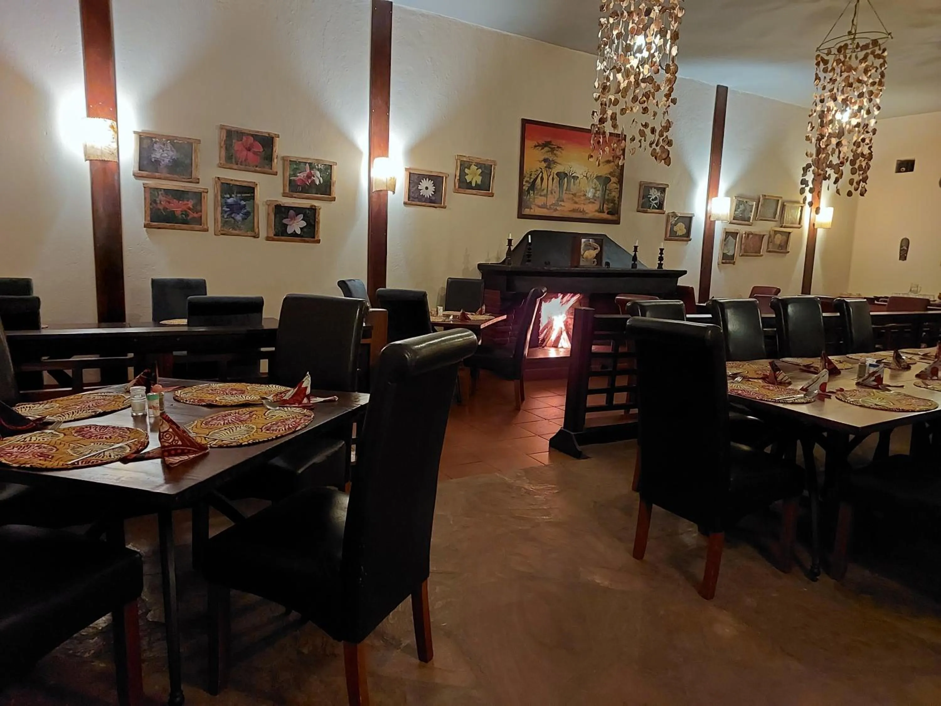 Restaurant/places to eat in Lawns Hotel