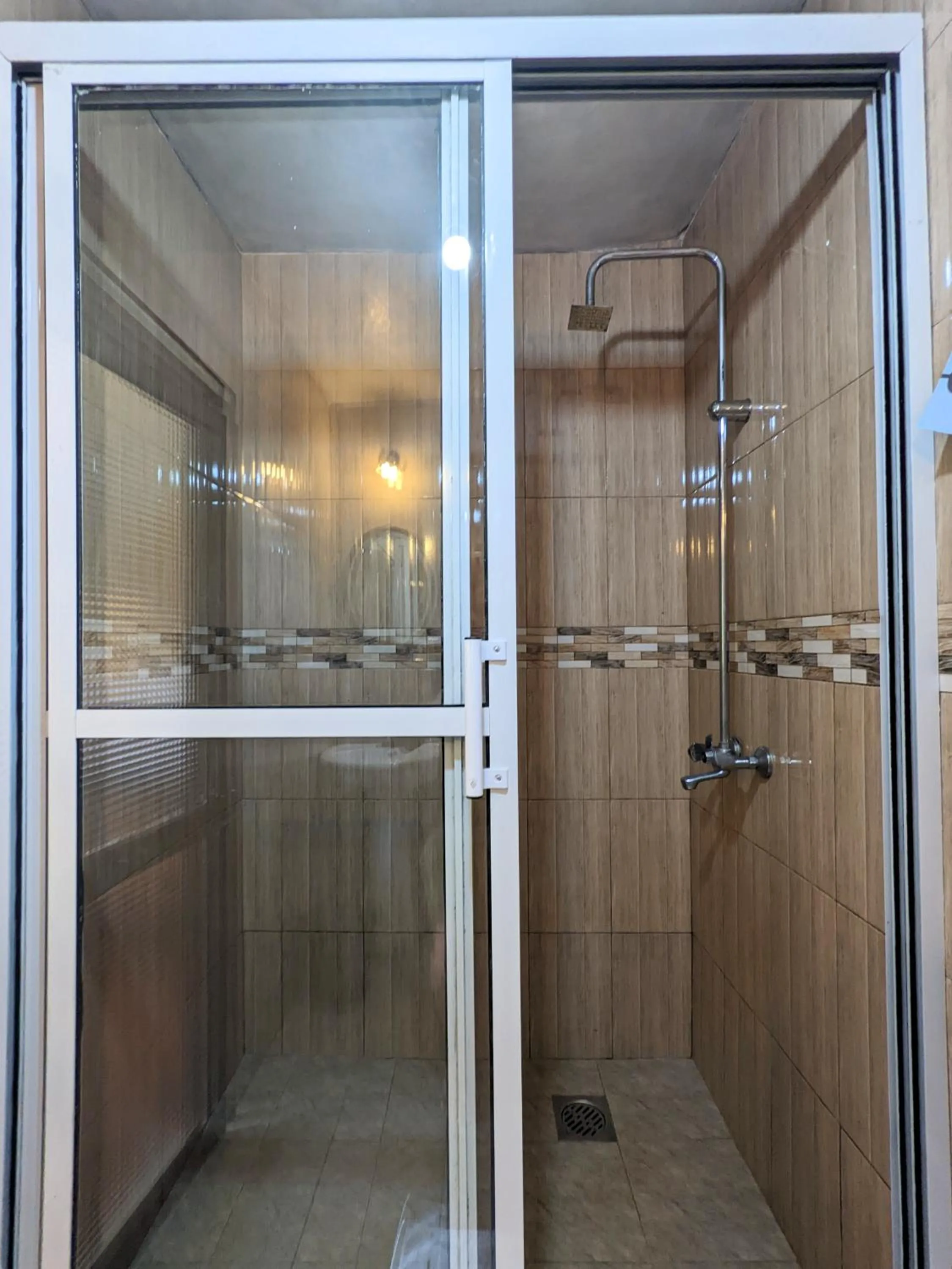 Shower in Lawns Hotel