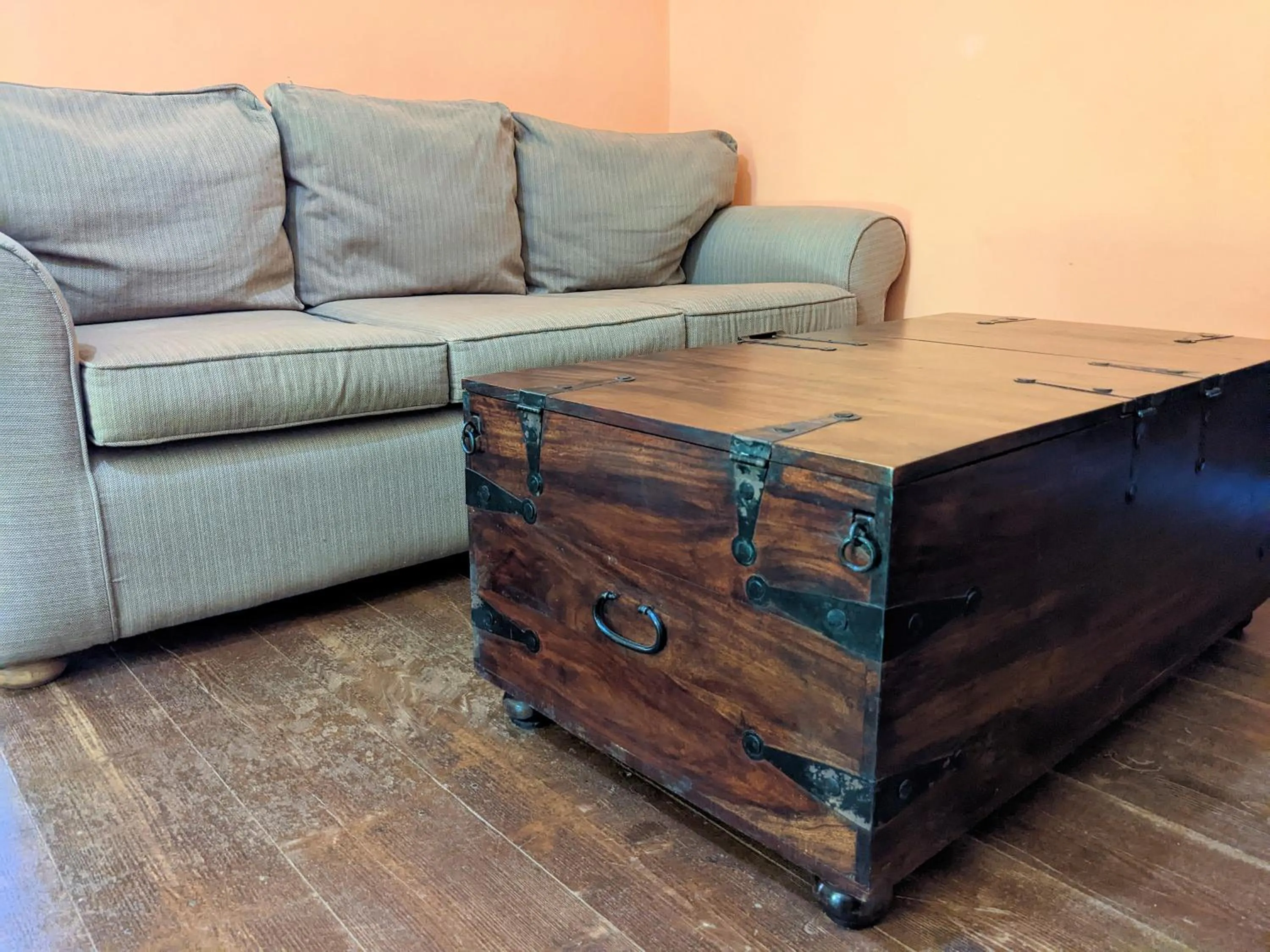 Living room in Lawns Hotel