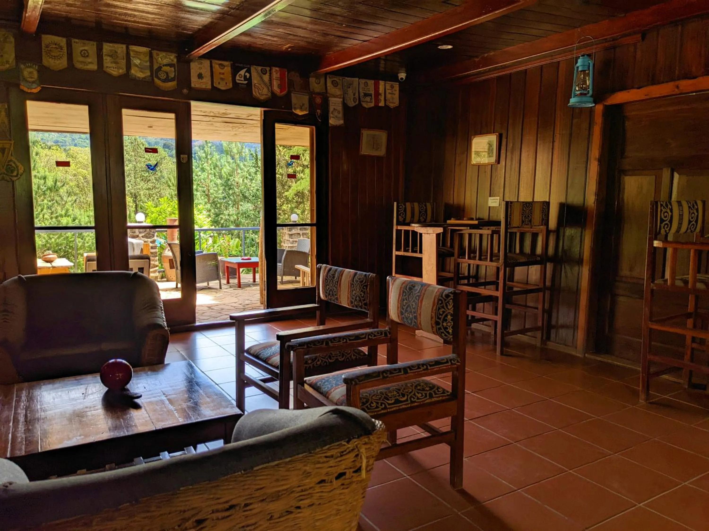 Communal lounge/ TV room in Lawns Hotel