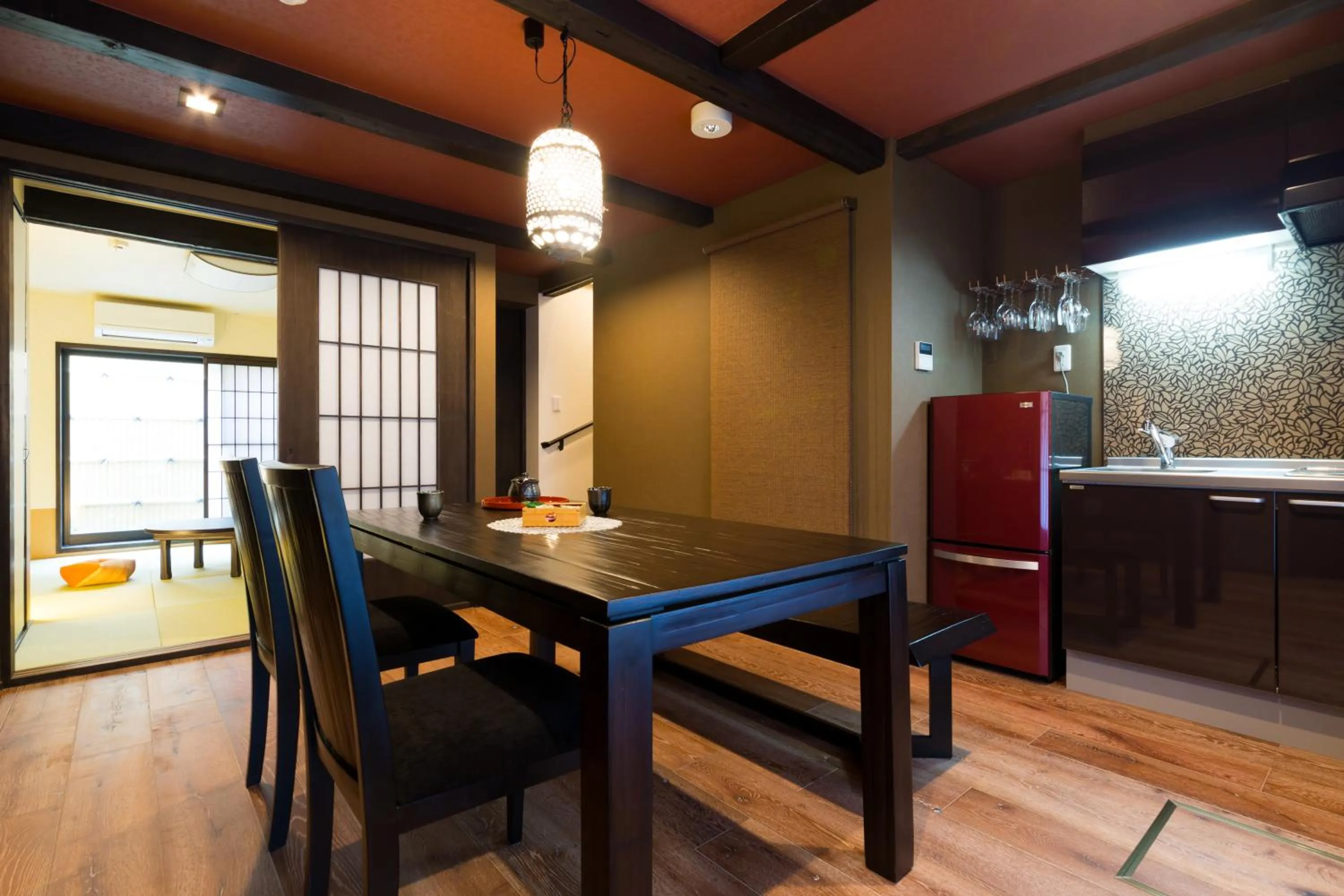 Dining area in 京と家 鴨川五条 -Kyotoya Kamogawagojo-