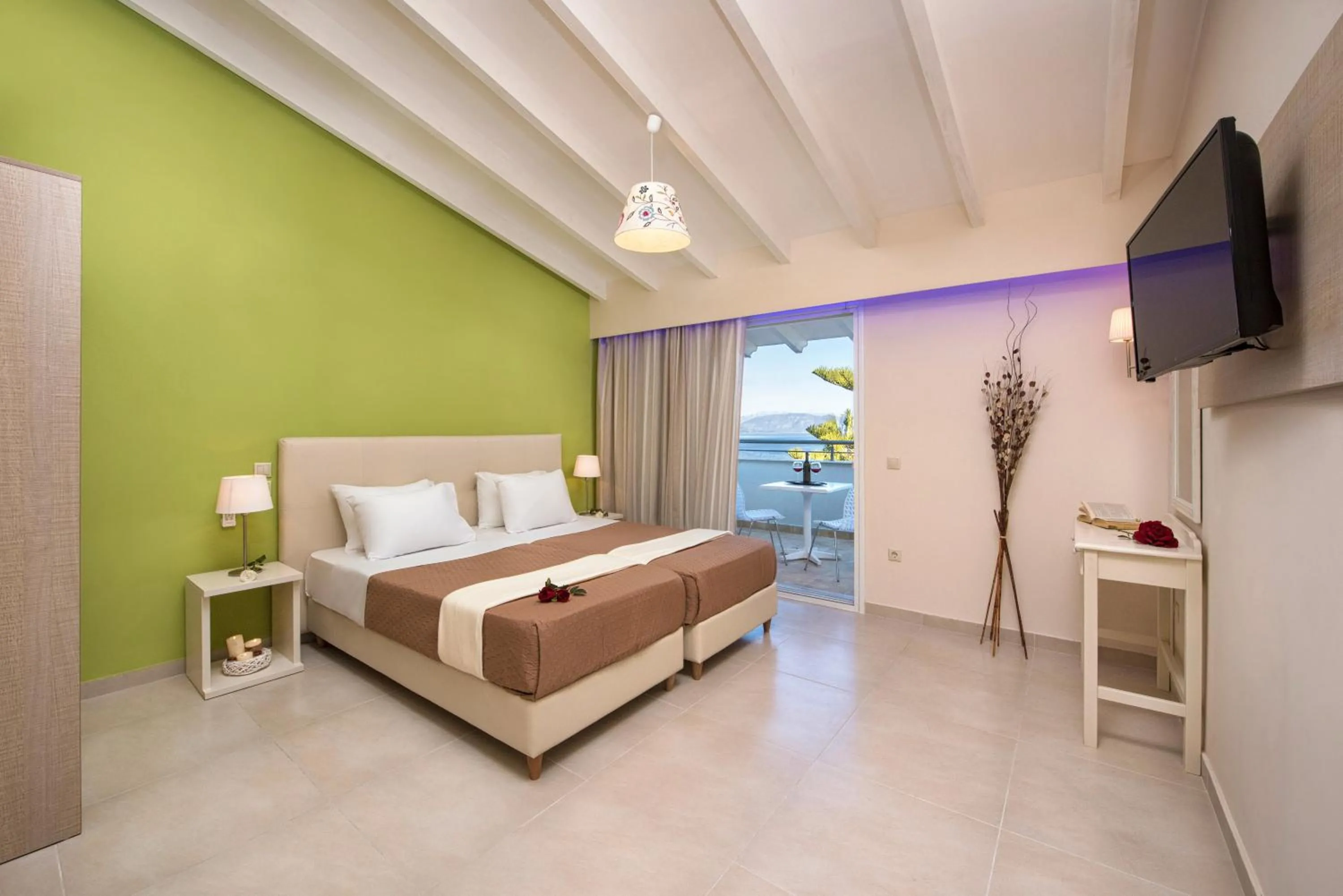 Photo of the whole room, Bed in Onar Corfu Aparts & Studios
