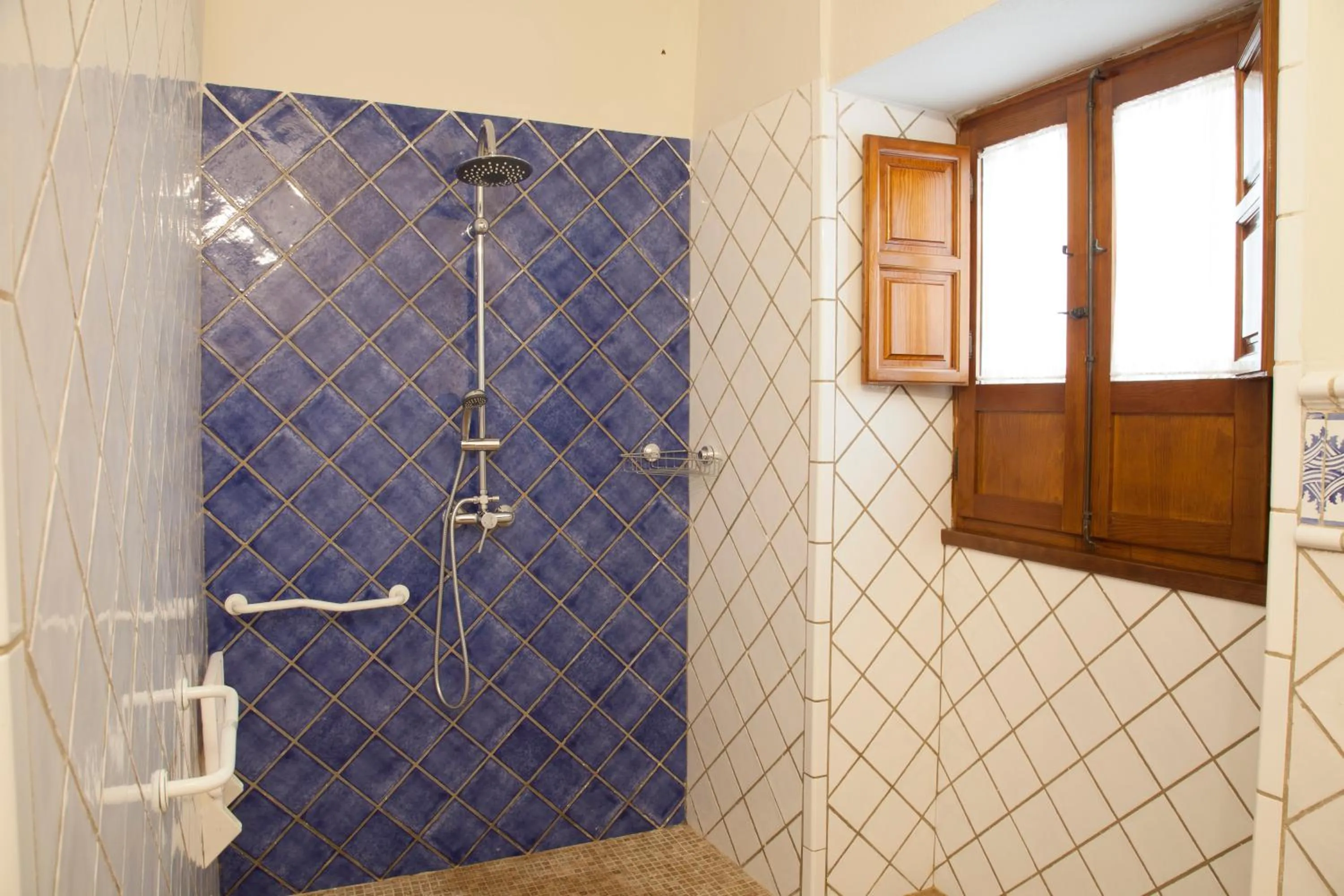 Shower in Apartamentos Casa del Aceite