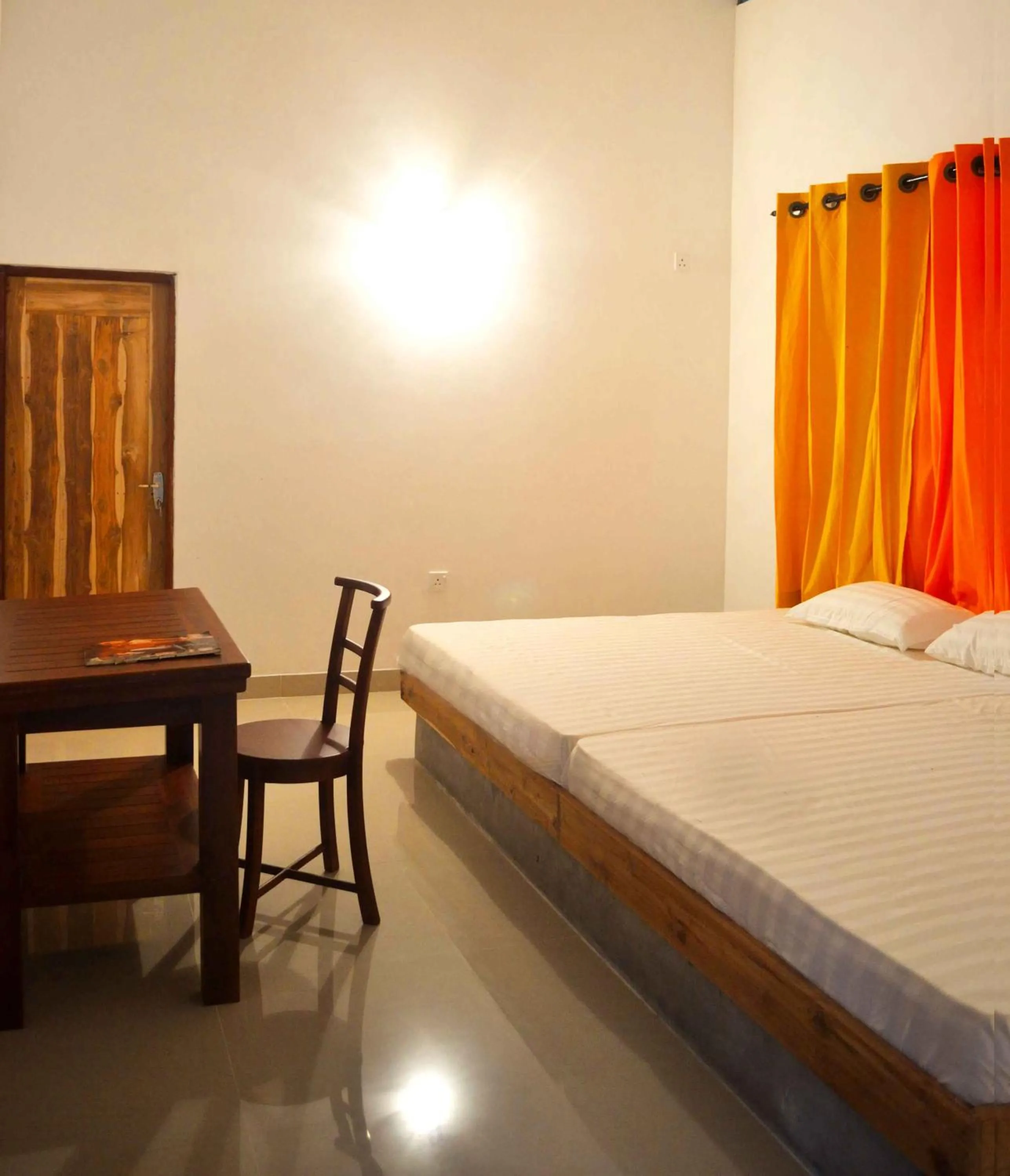 Photo of the whole room, Bed in Pelican View Cottages