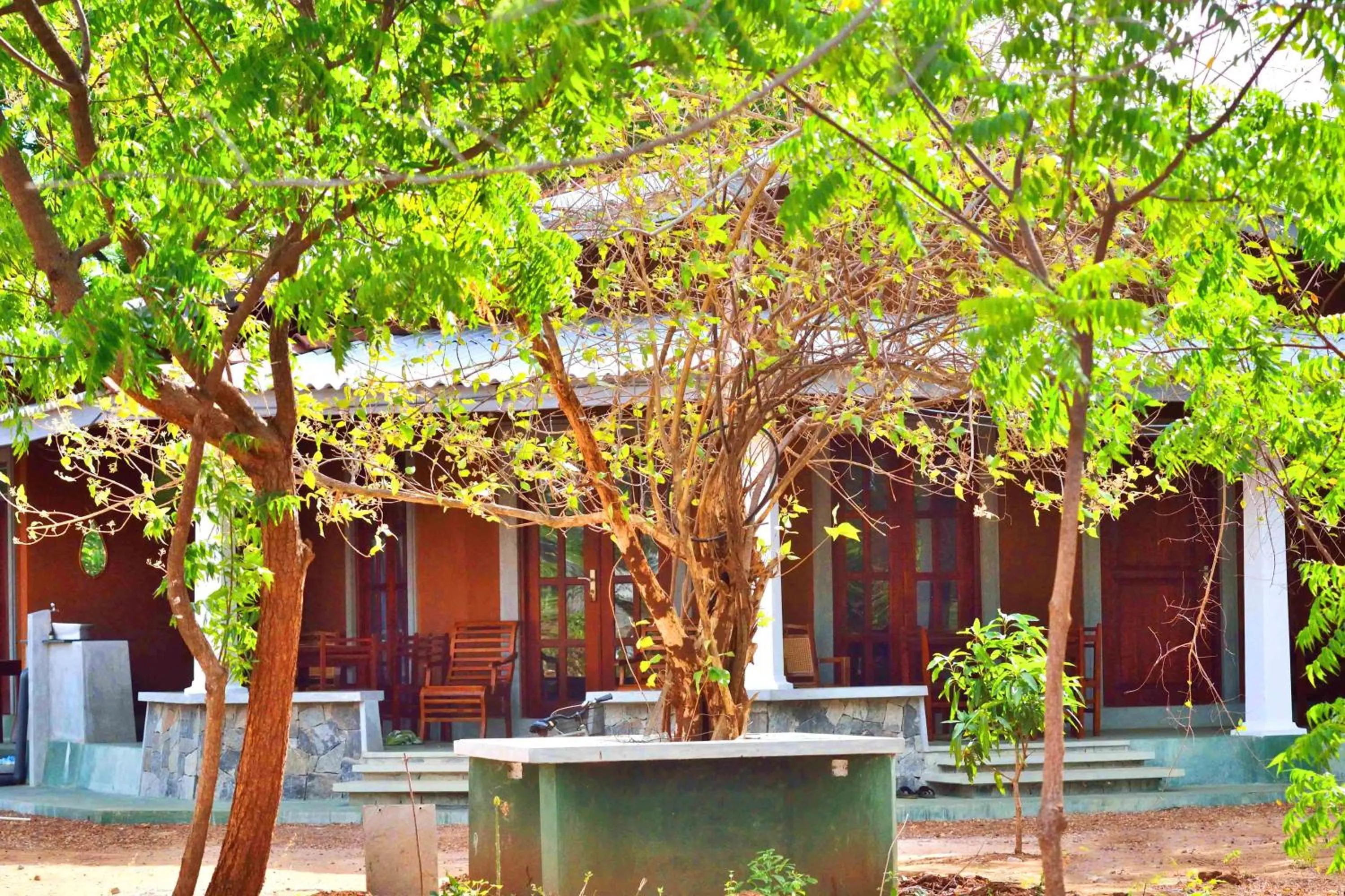 Patio in Pelican View Cottages