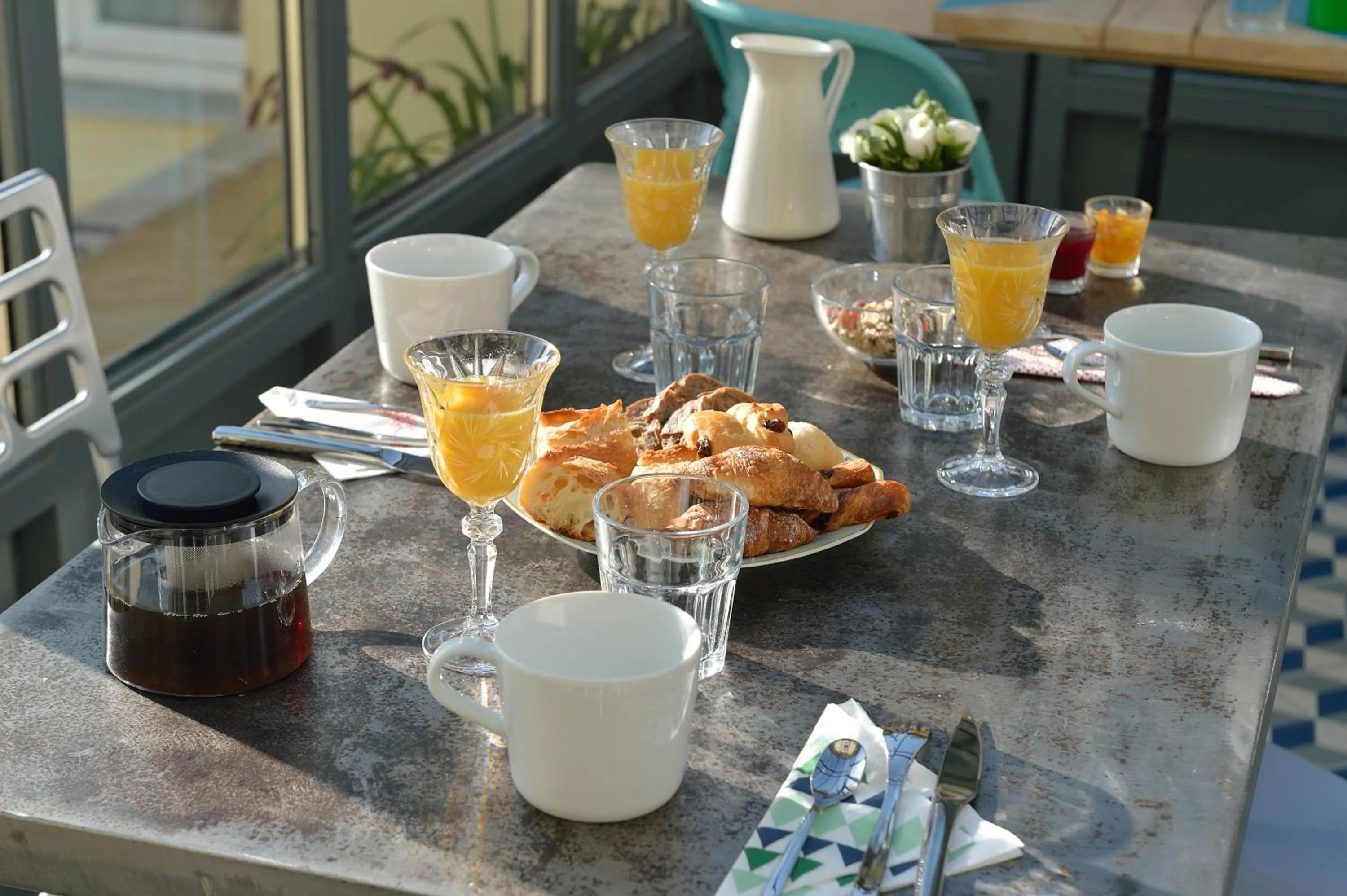 Breakfast in B&B Villa Du Roc Fleuri