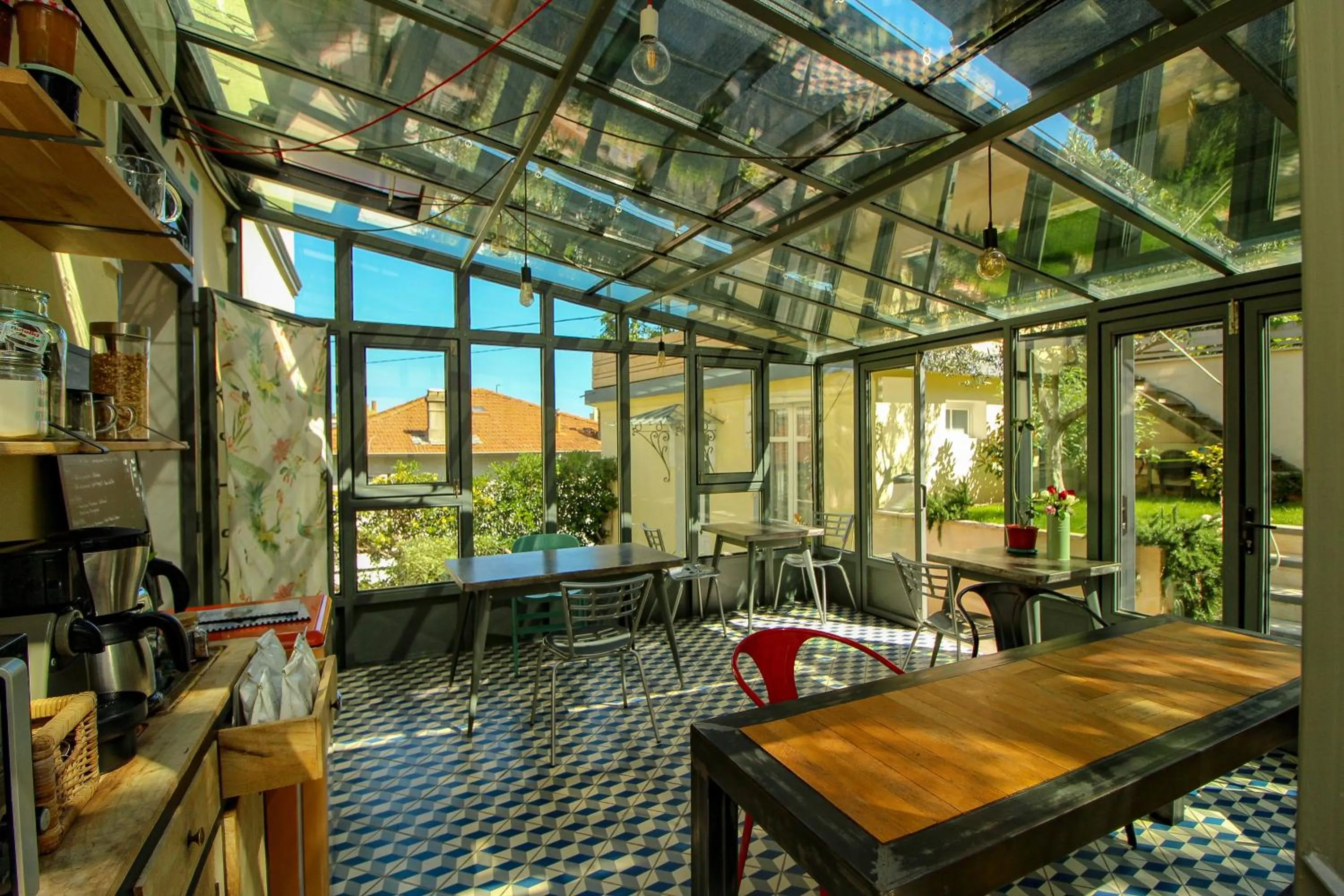 Restaurant/places to eat in B&B Villa Du Roc Fleuri