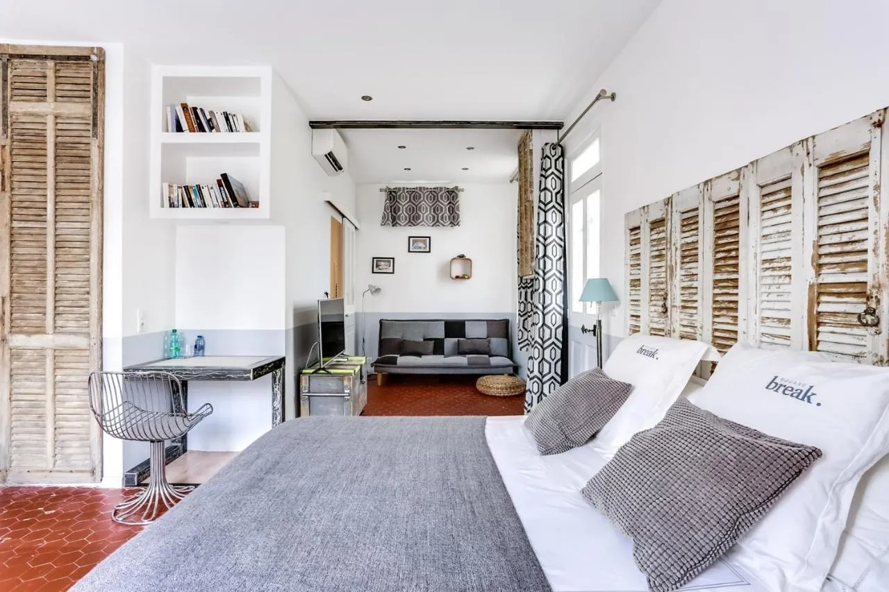 Bed in B&B Villa Du Roc Fleuri