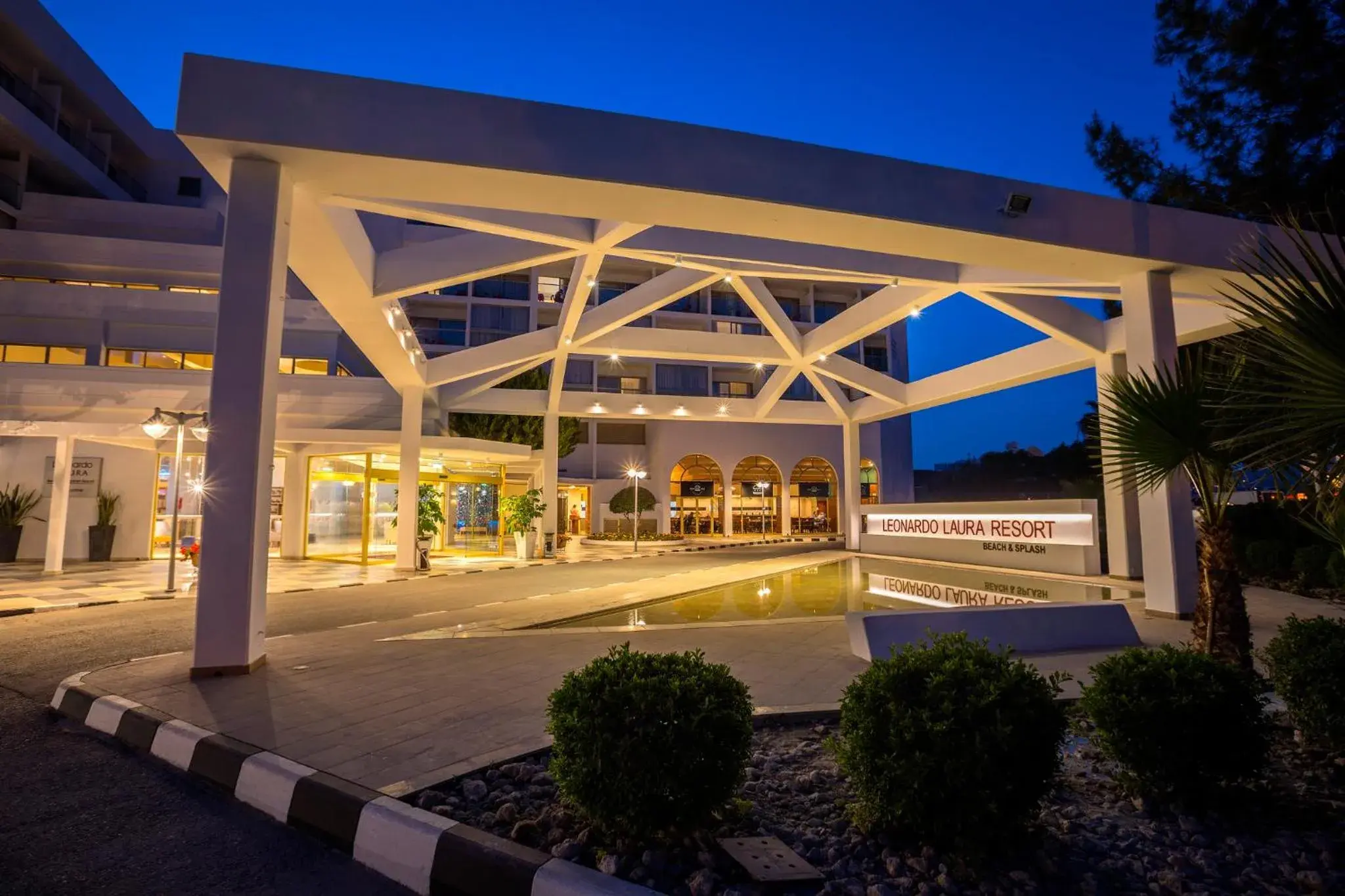 Facade/entrance in Leonardo Laura Beach & Splash Resort Facade/entrance in Leonardo Laura Beach & Splash Resort