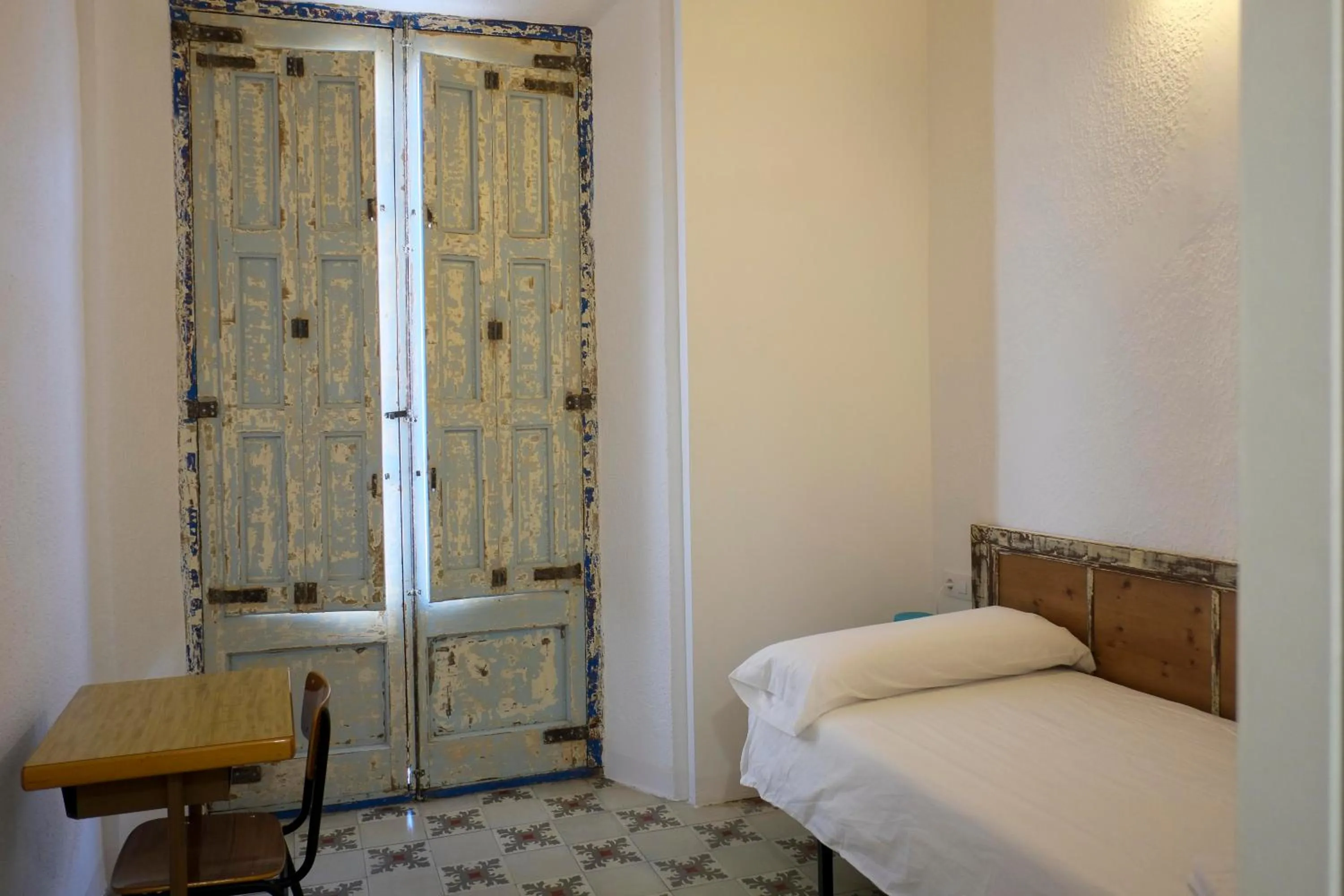 Photo of the whole room, Bed in Pigal