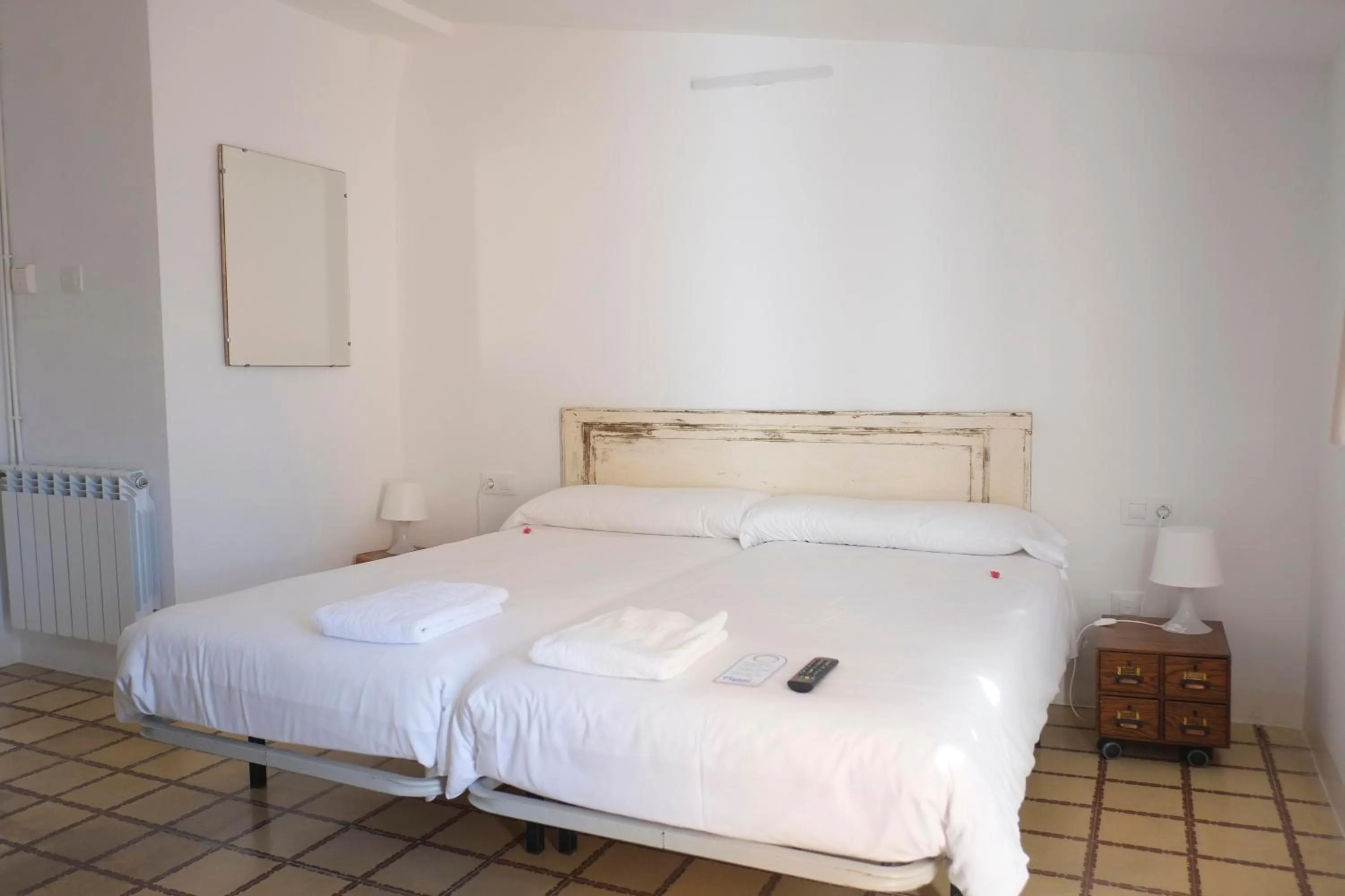 Bedroom, Bed in Pigal