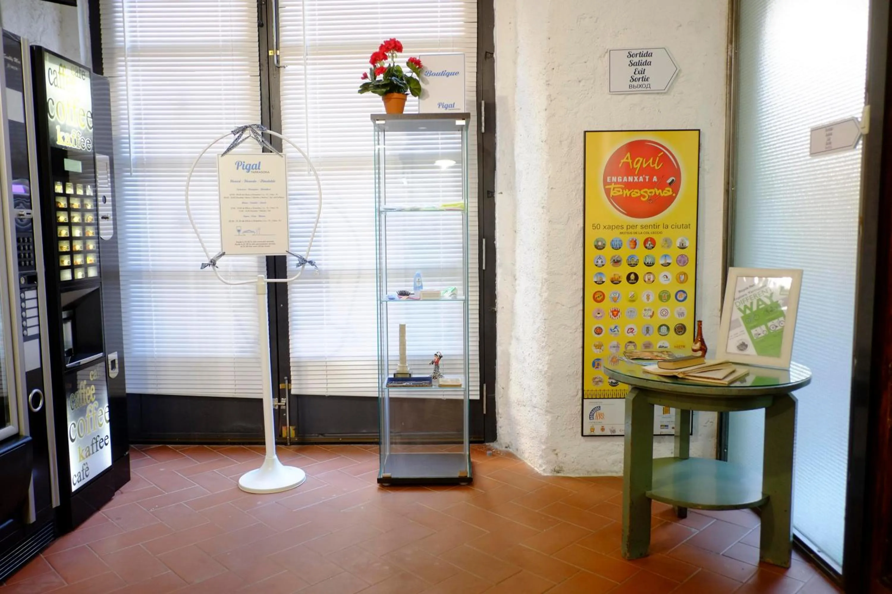 Communal lounge/ TV room in Pigal