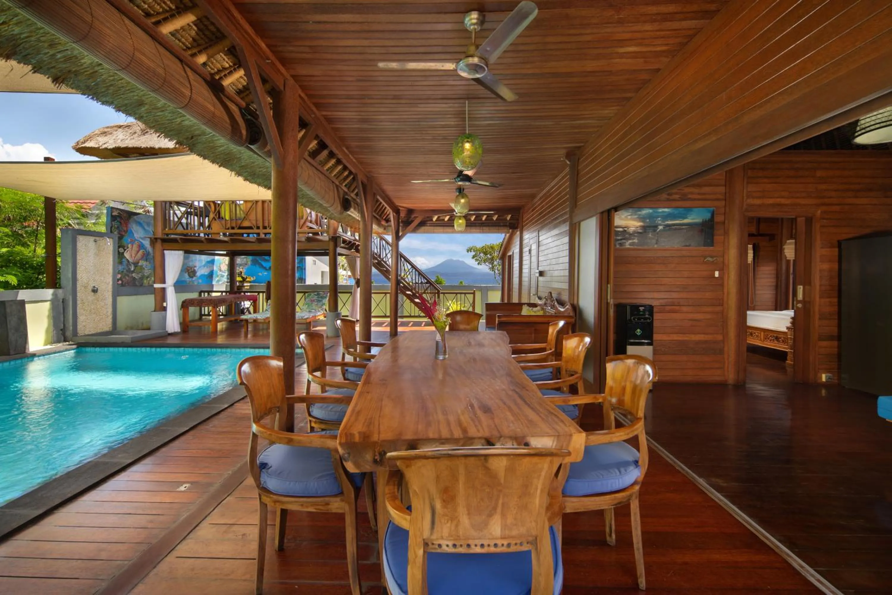 Dining area in Gecko Villa & Bungalows