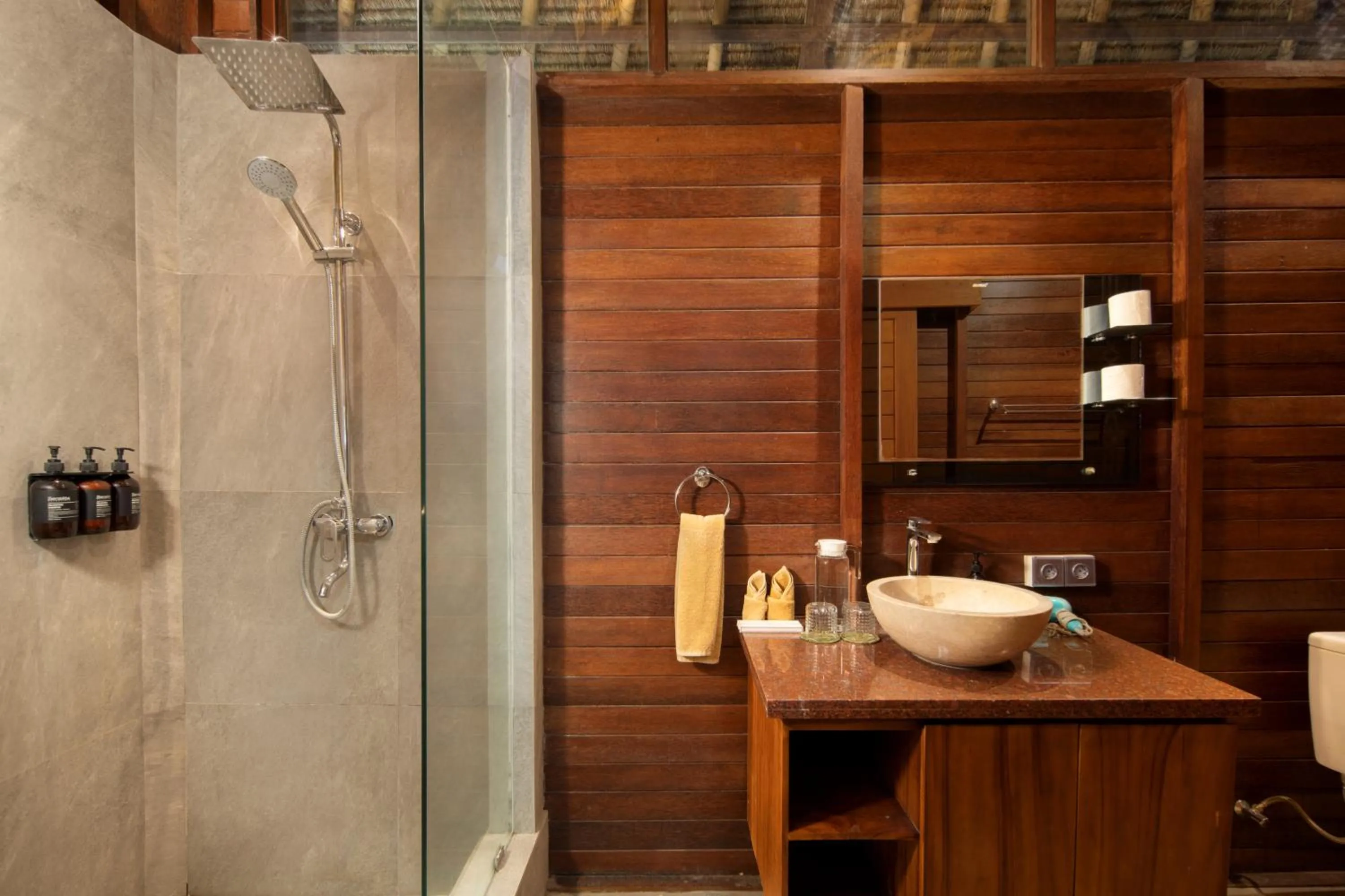 Shower in Gecko Villa & Bungalows