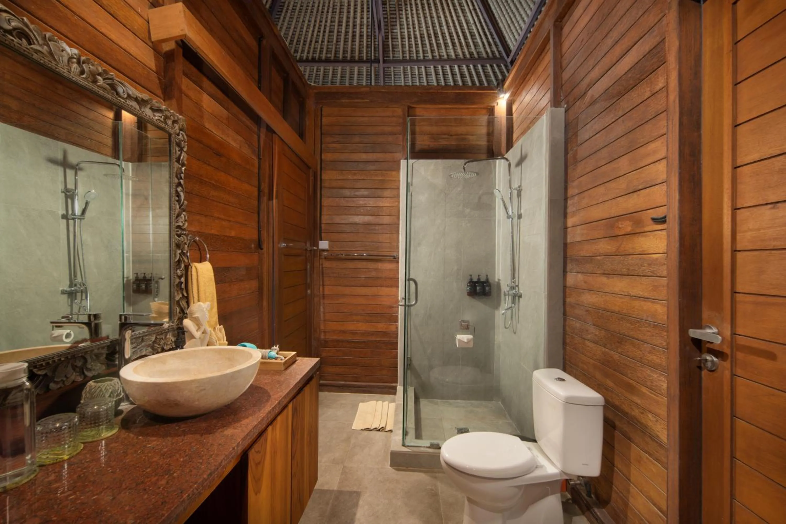 Shower in Gecko Villa & Bungalows